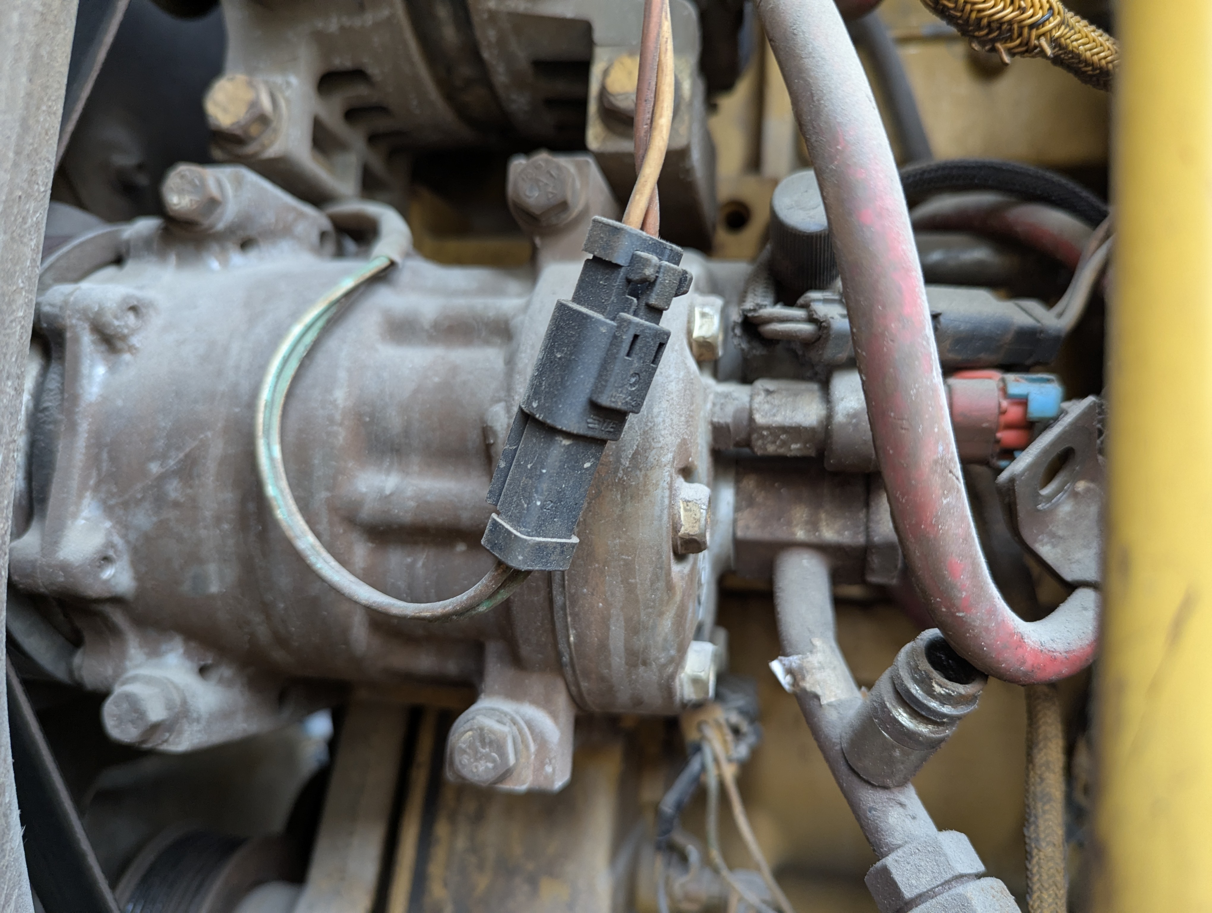 WHL-013-Cat-966H-Wheel-loaders-inspection-Air-conditioning-A/C-compressor-1