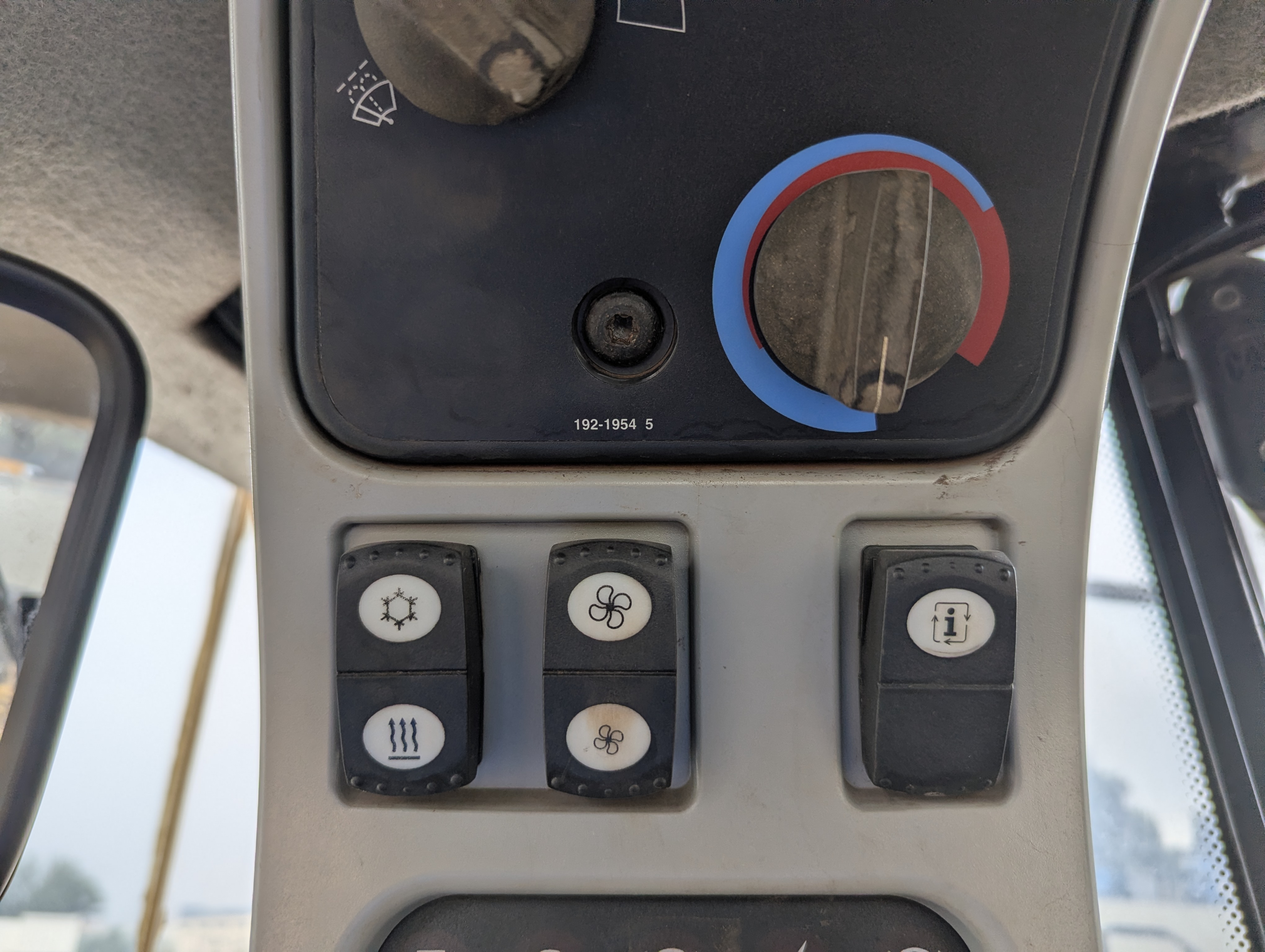 WHL-013-Cat-966H-Wheel-loaders-inspection-Air-conditioning-A/C-control-panel-1