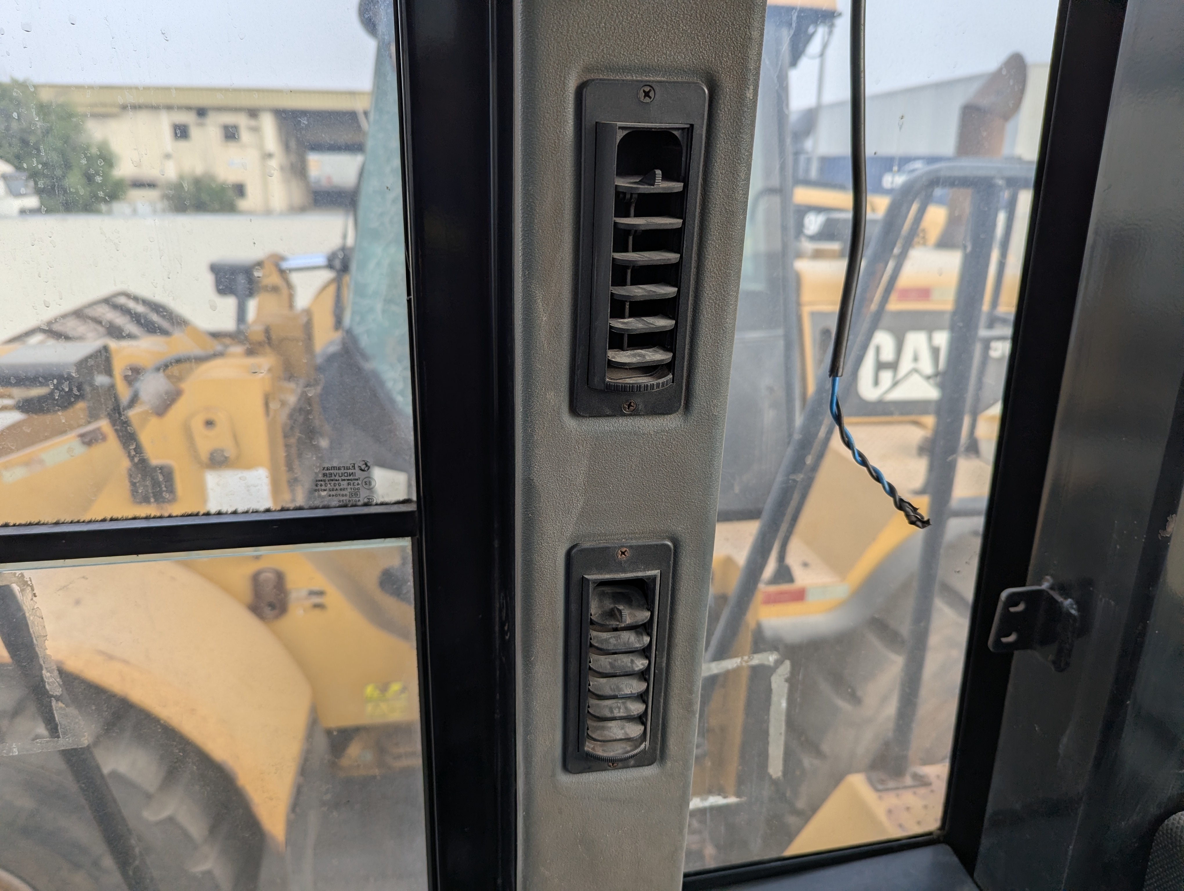 WHL-013-Cat-966H-Wheel-loaders-inspection-Air-conditioning-Vents-and-air-flow-1