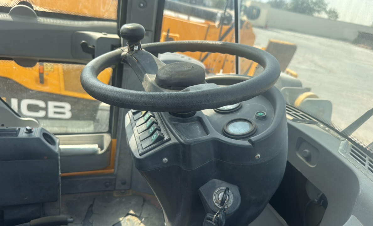 WHL-020-Shanding-ZL26-Wheel-loaders-inspection-Cabin-Steering-controls-2
