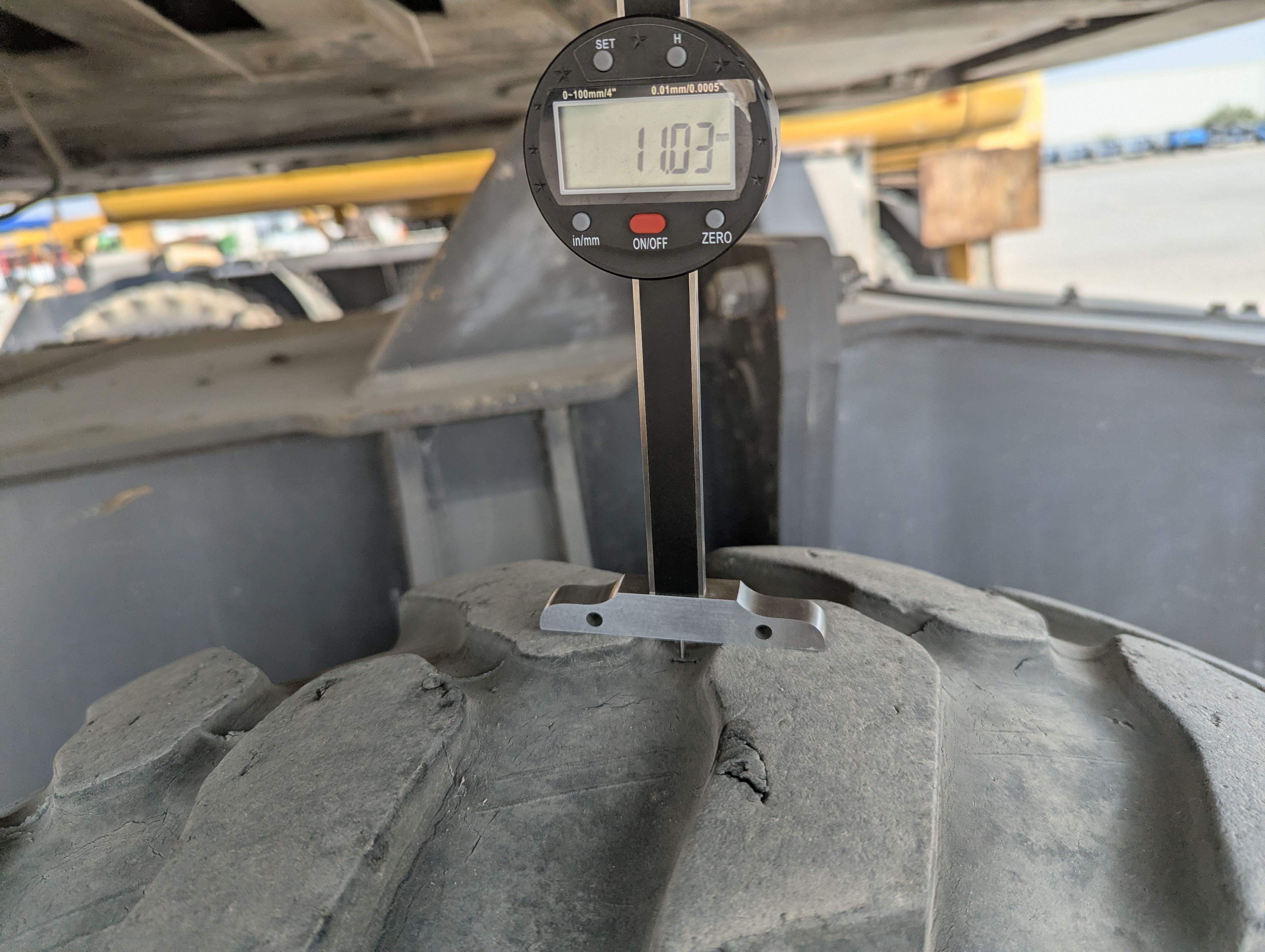 WLX-001-Volvo-EW160D-Wheel-excavators-inspection-Chassis-Left-rear-tire---tread-depth-1