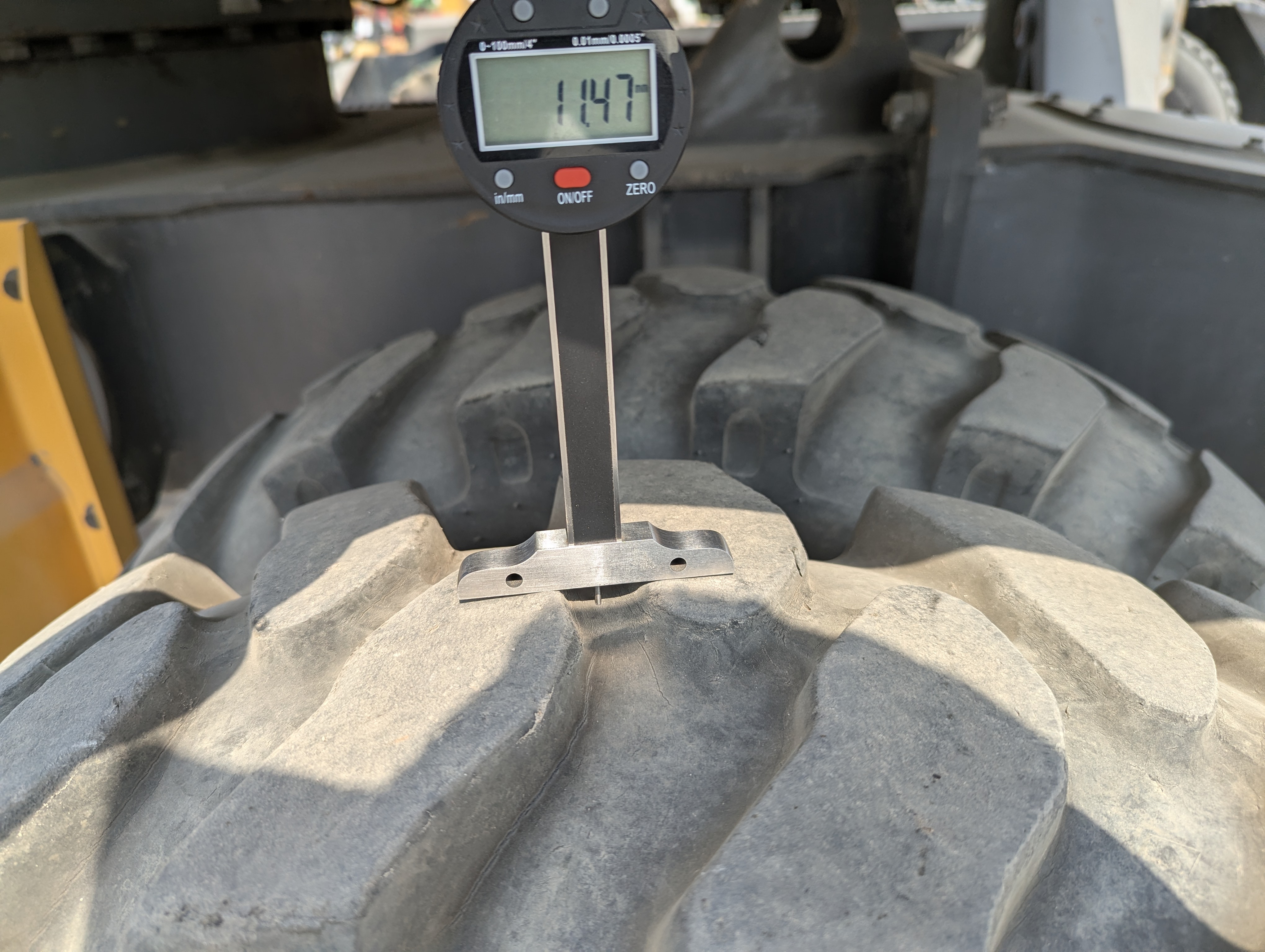 WLX-001-Volvo-EW160D-Wheel-excavators-inspection-Chassis-Left-rear-tire---tread-depth-1
