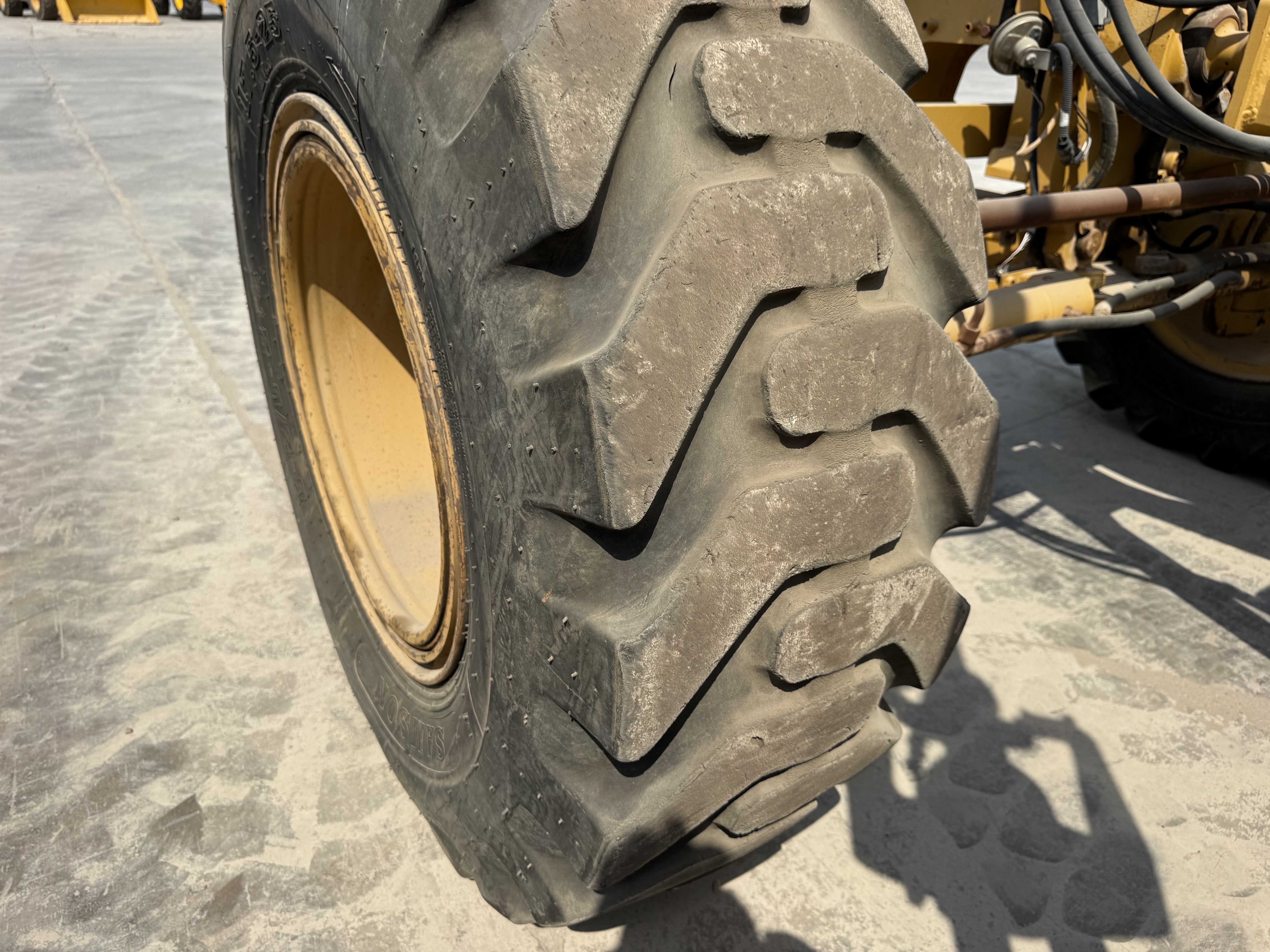 MGG-003-كاتربيلر-140M-كريدرات-فحص-الهيكل-الإطار-الأمامي-الأيسر-/-محور-العجلة---الحالة-2