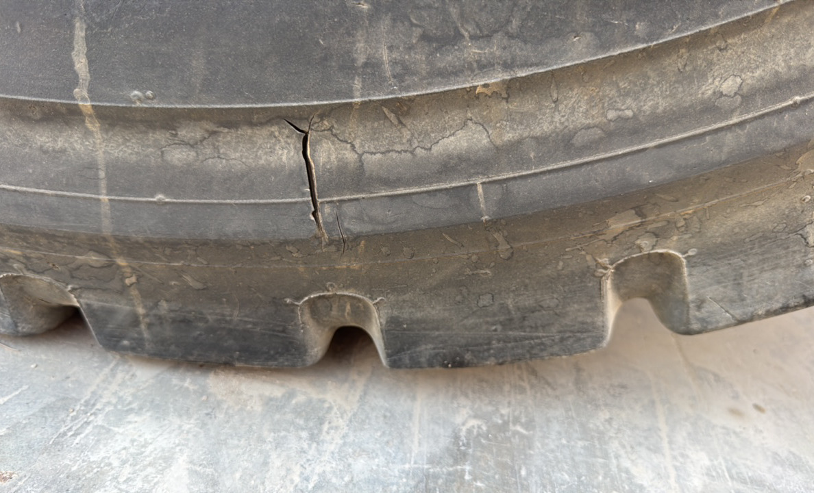 MGG-003-كاتربيلر-140M-كريدرات-فحص-الهيكل-الإطار-الأوسط-الأيمن-/-محور-العجلة---الحالة-2