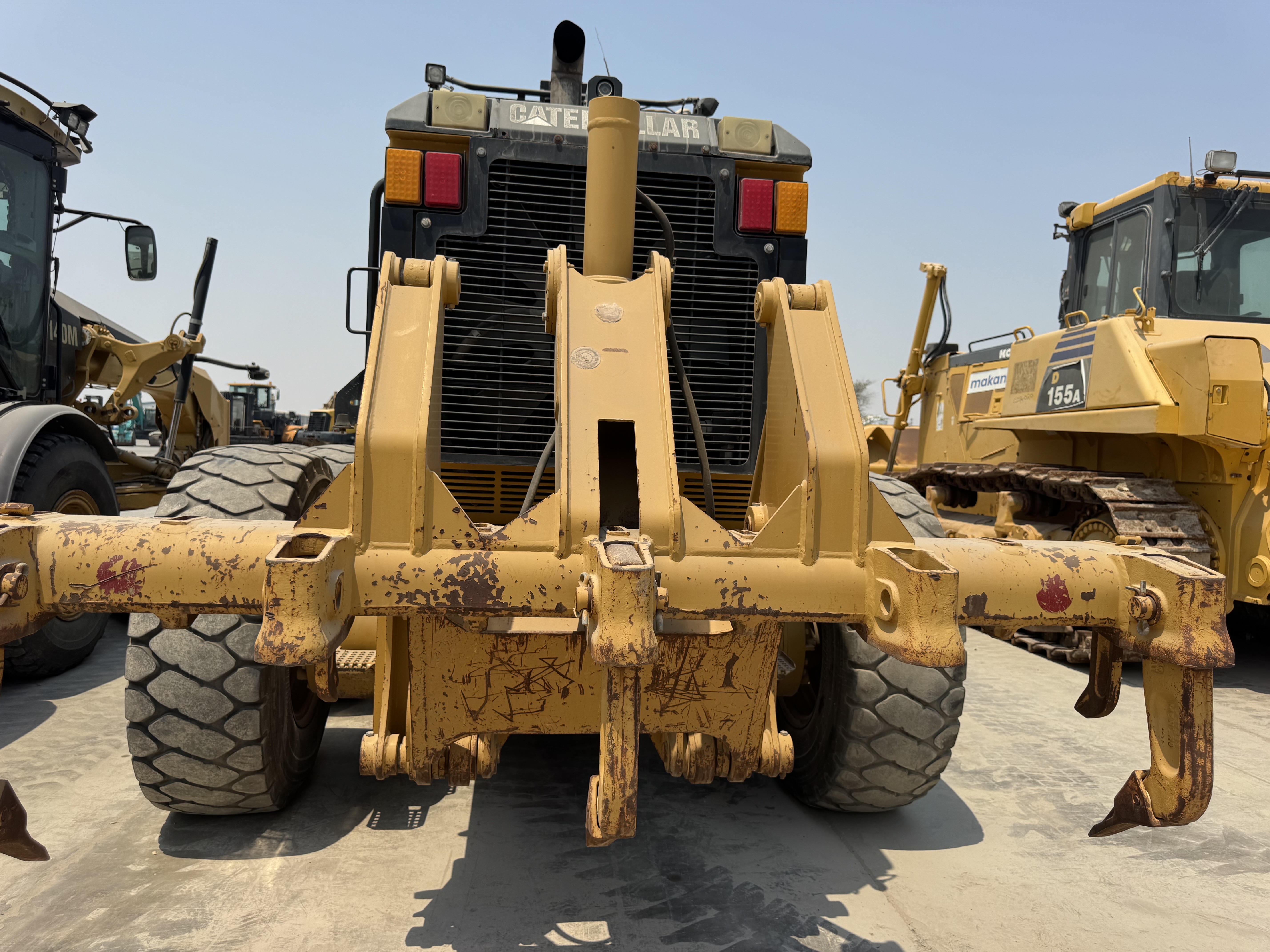 MGG-003-كاتربيلر-140M-كريدرات-فحص-الهيكل-الصبغ-4