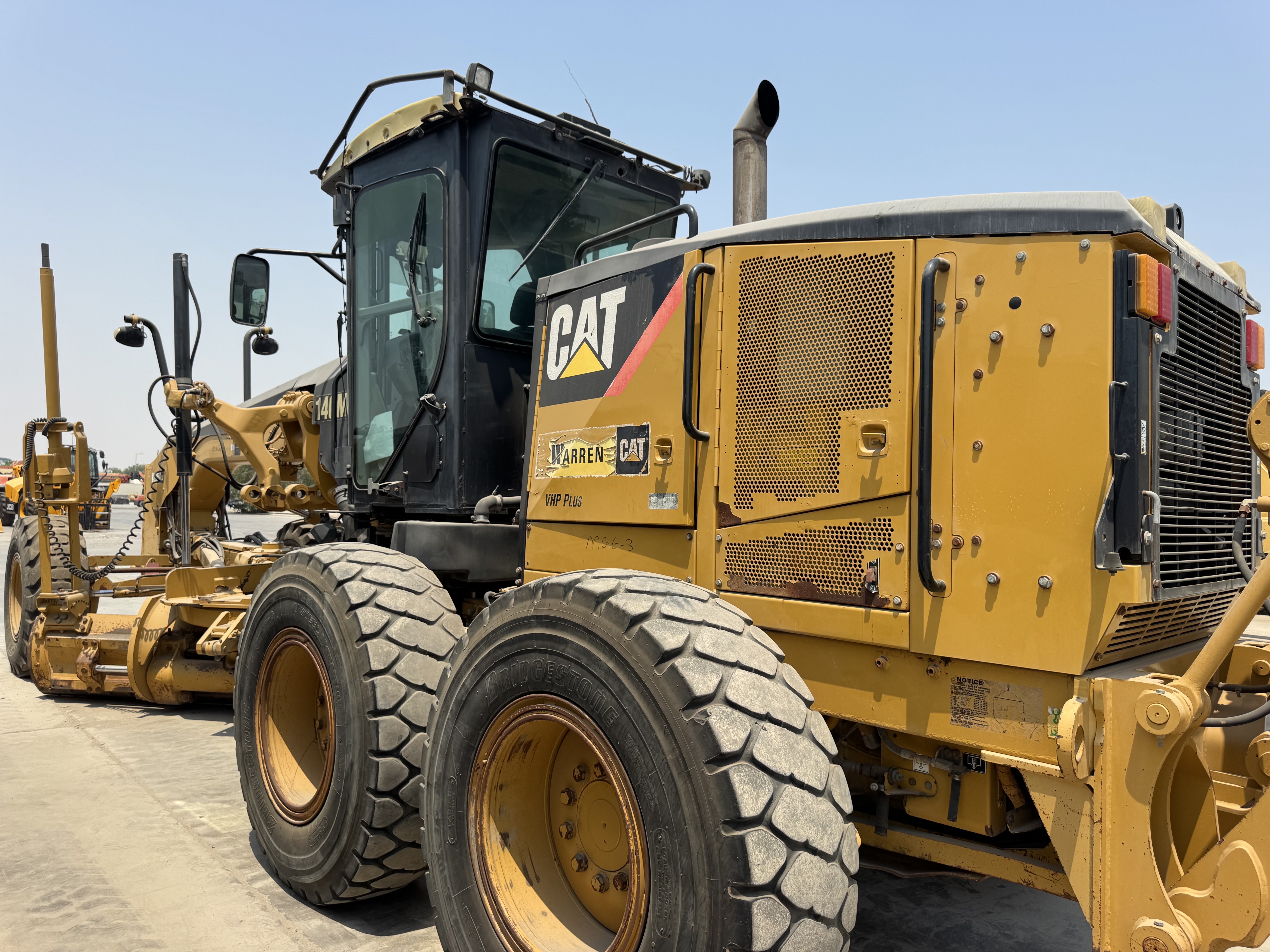 MGG-003-كاتربيلر-140M-كريدرات-فحص-الهيكل-الصبغ-4