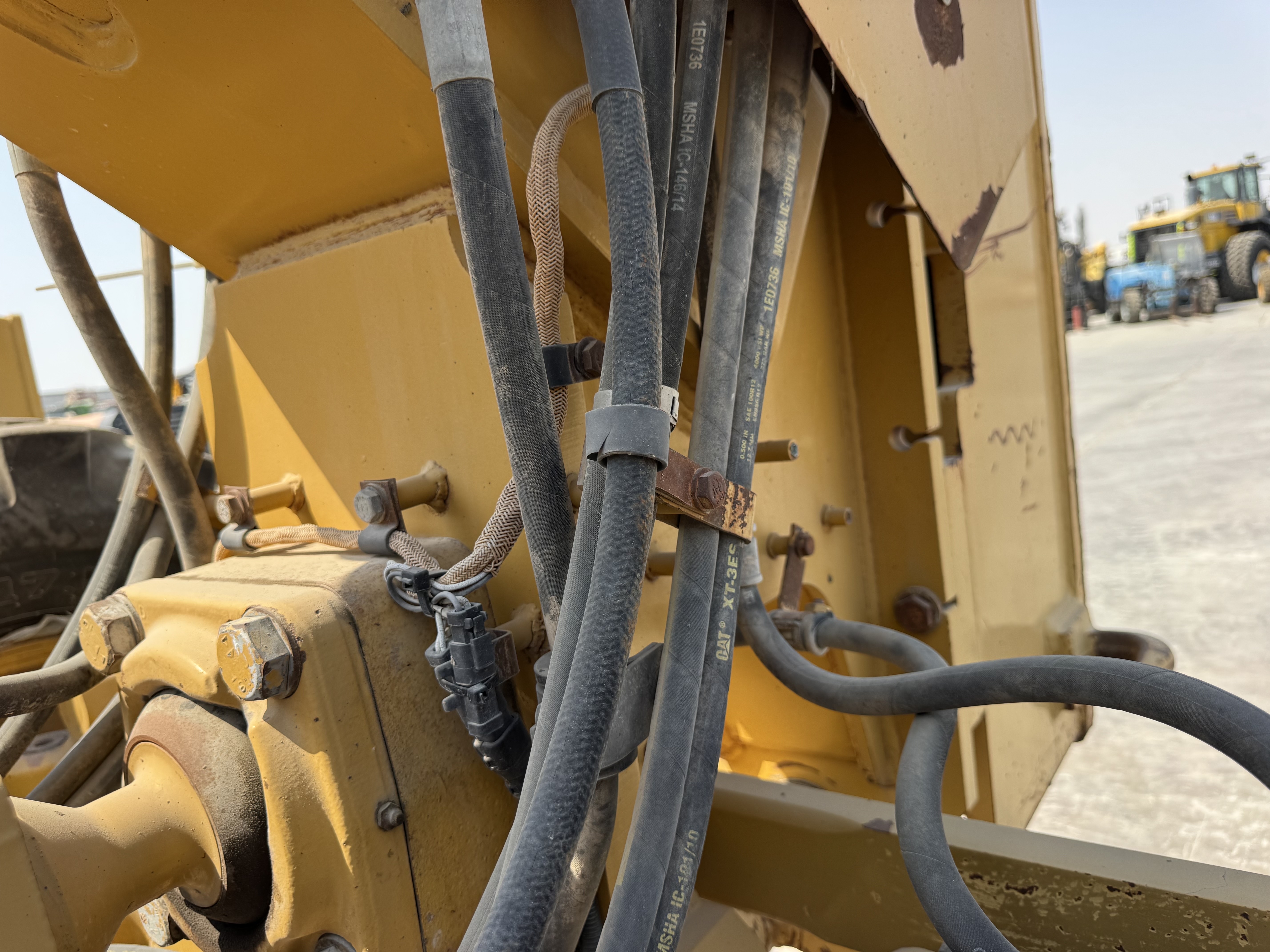 MGG-003-كاتربيلر-140M-كريدرات-فحص-الهيدروليك-خراطيم-ووصلات-الهيدروليك-3
