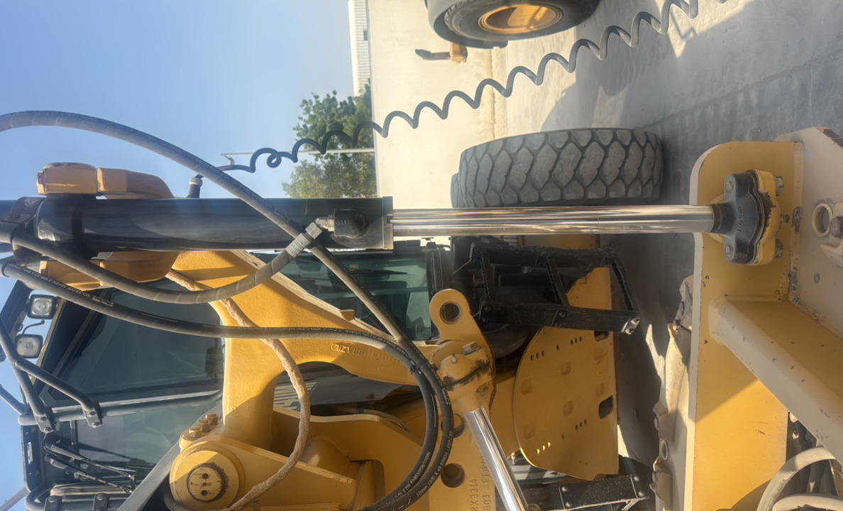 MGG-003-كاتربيلر-140M-كريدرات-فحص-الهيدروليك-أسطوانات-رفع-الشفرة-3