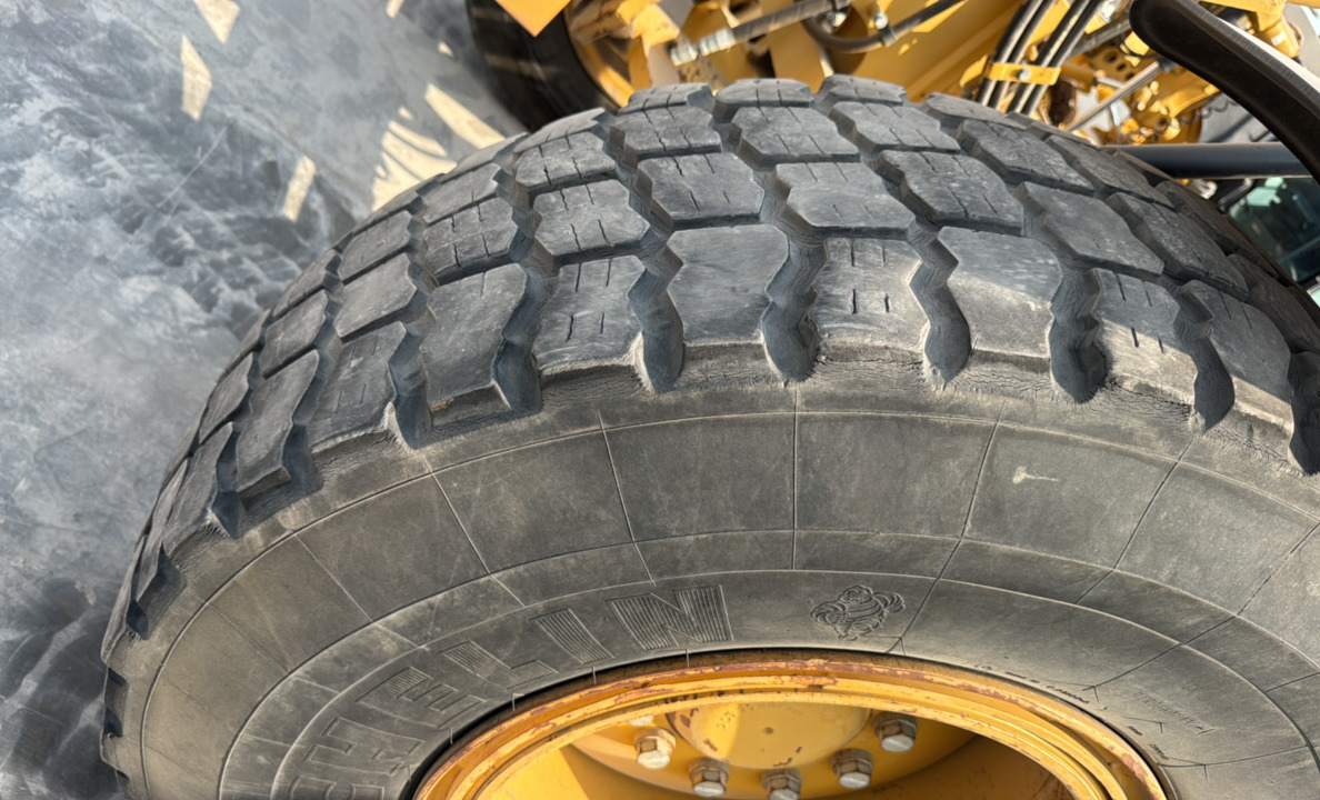 MGG-004-كاتربيلر-140M-VHP-Plus-كريدرات-فحص-الهيكل-الإطار-الأمامي-الأيسر-/-محور-العجلة---الحالة-2