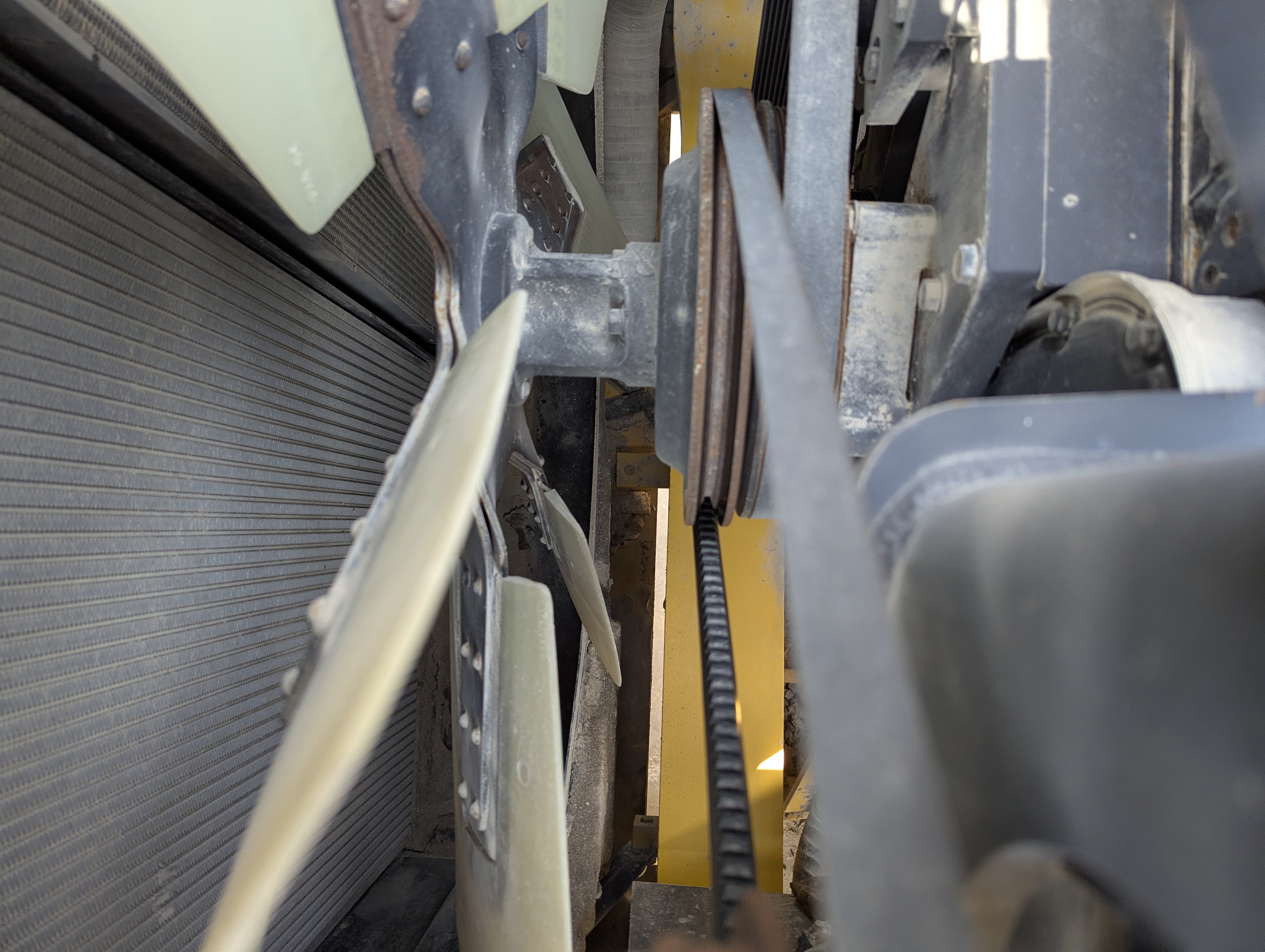 MDX-012-Komatsu-PC350LC-8-Medium-excavators-inspection-Engine-Belts-1