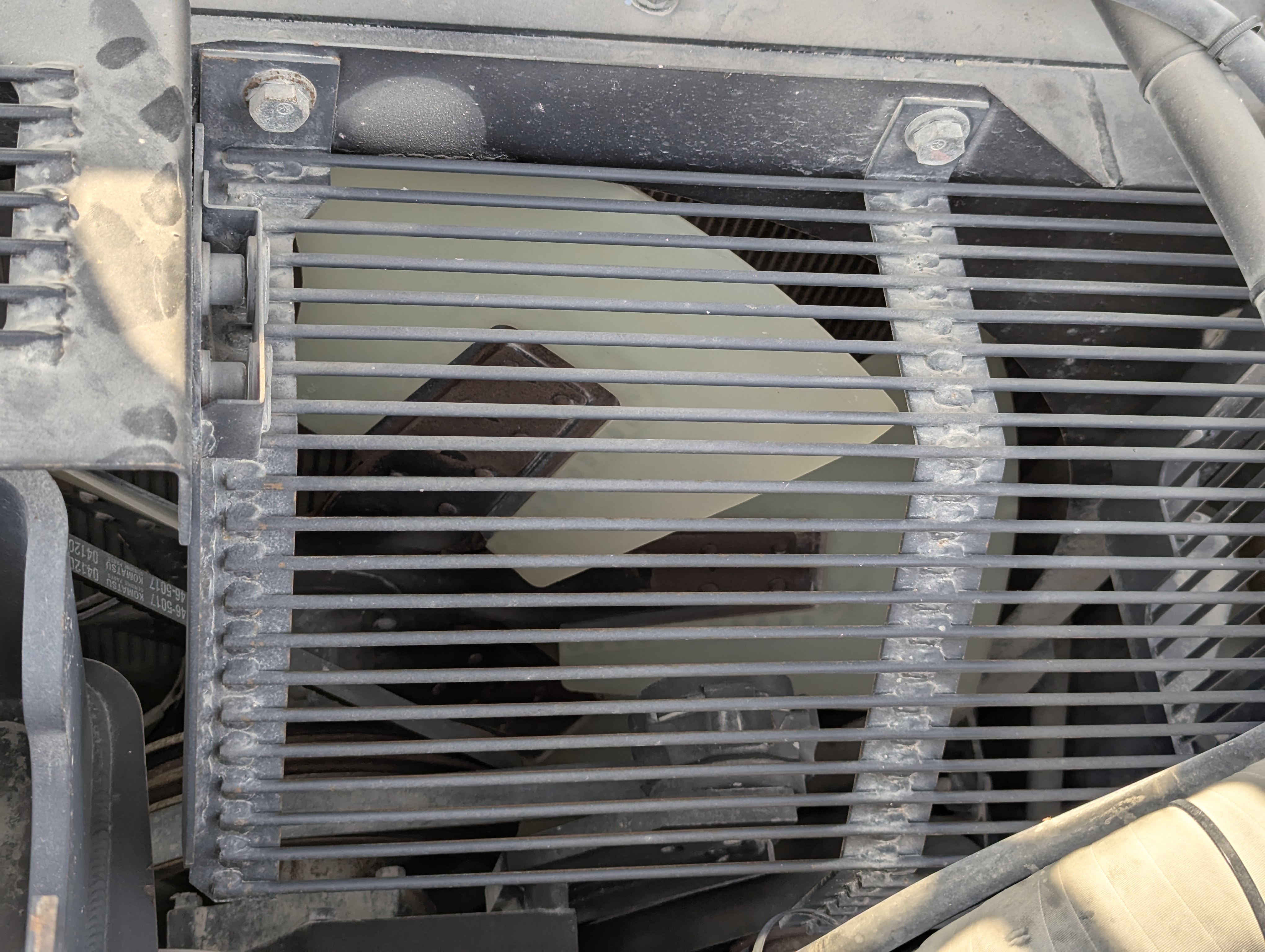 MDX-012-Komatsu-PC350LC-8-Medium-excavators-inspection-Engine-Cooling-fan-and-fan-guard-1