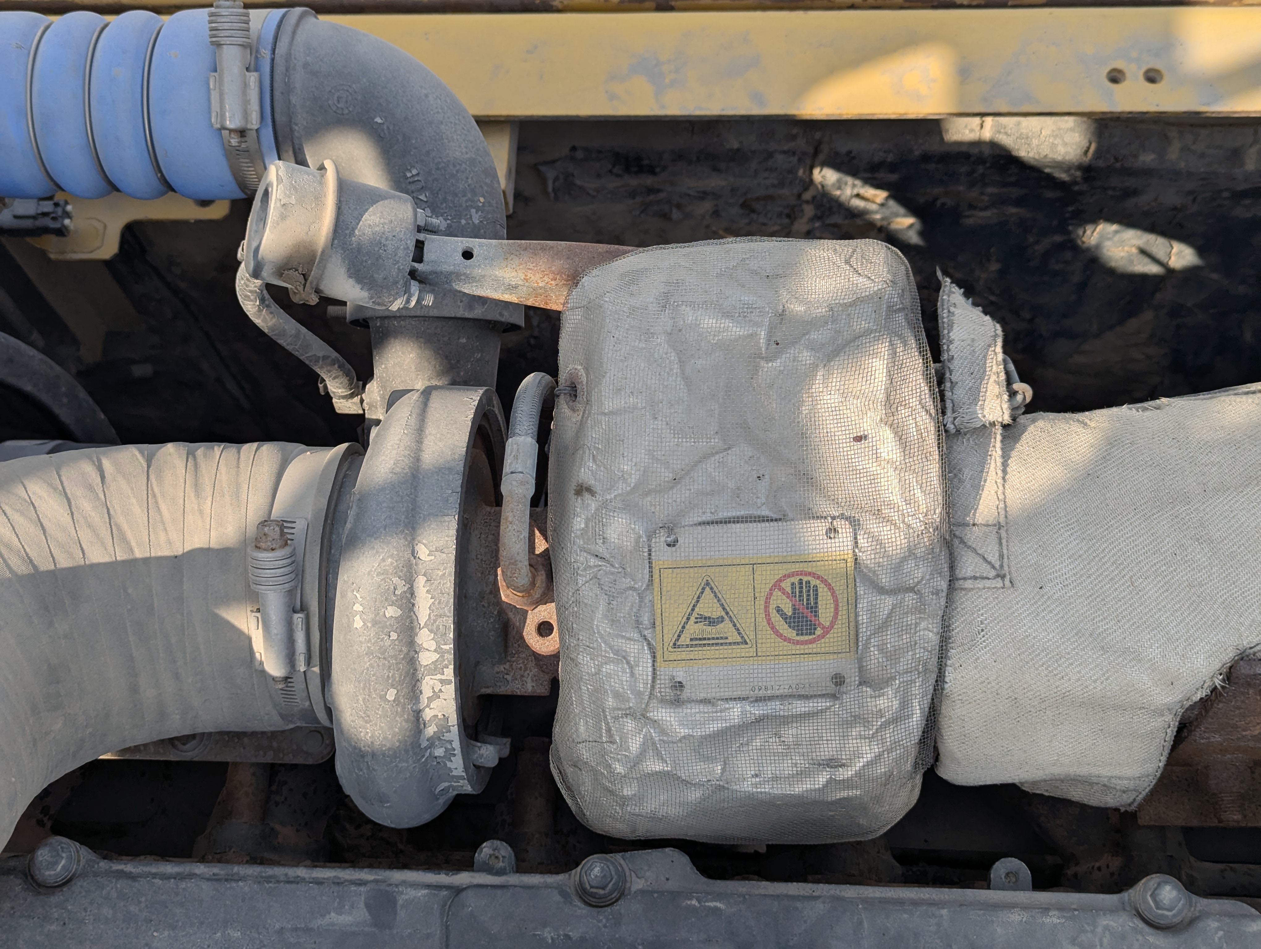 MDX-012-Komatsu-PC350LC-8-Medium-excavators-inspection-Engine-Turbo-1