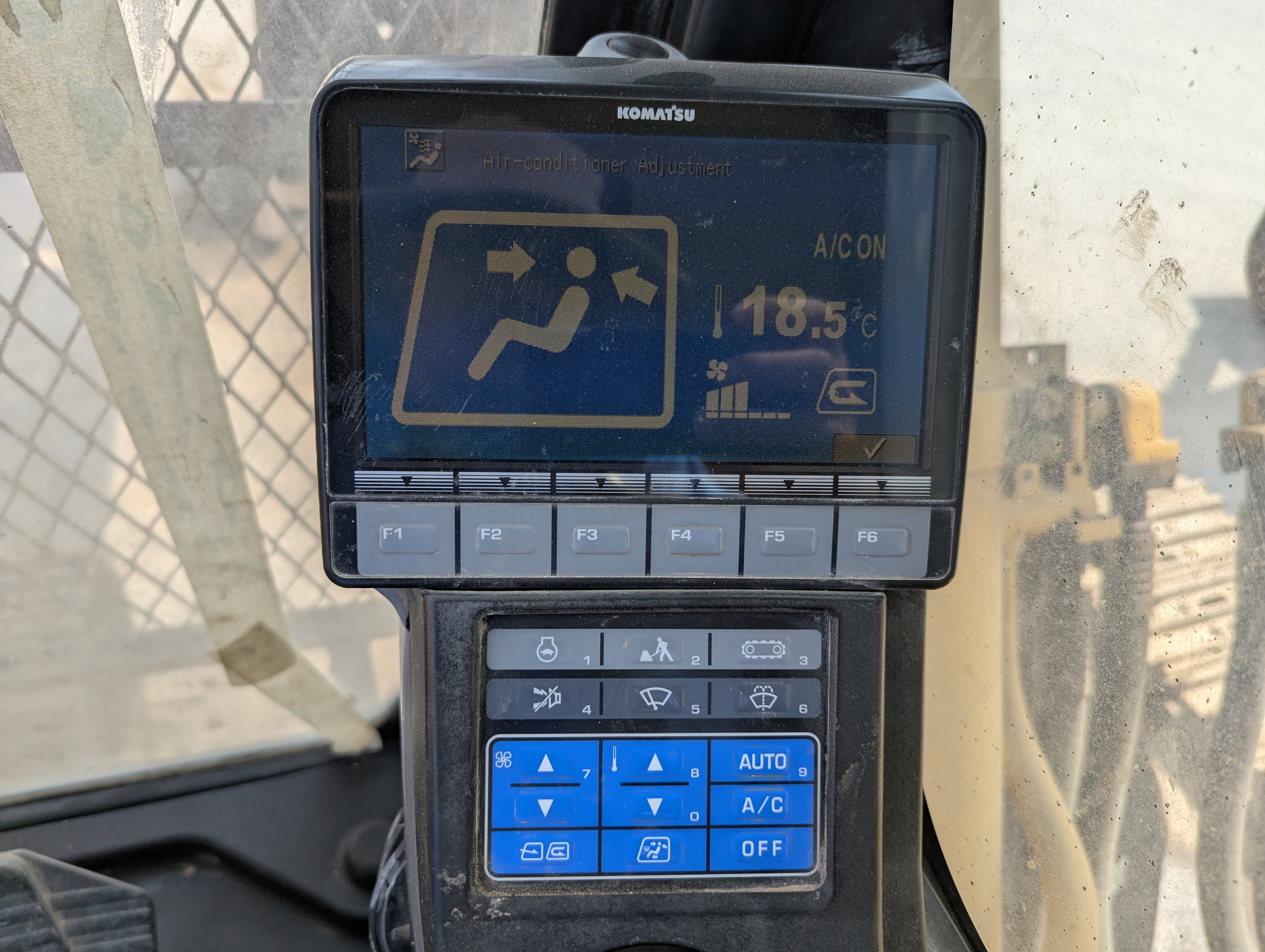 MDX-012-Komatsu-PC350LC-8-Medium-excavators-inspection-Air-conditioning-Cooling-system-1