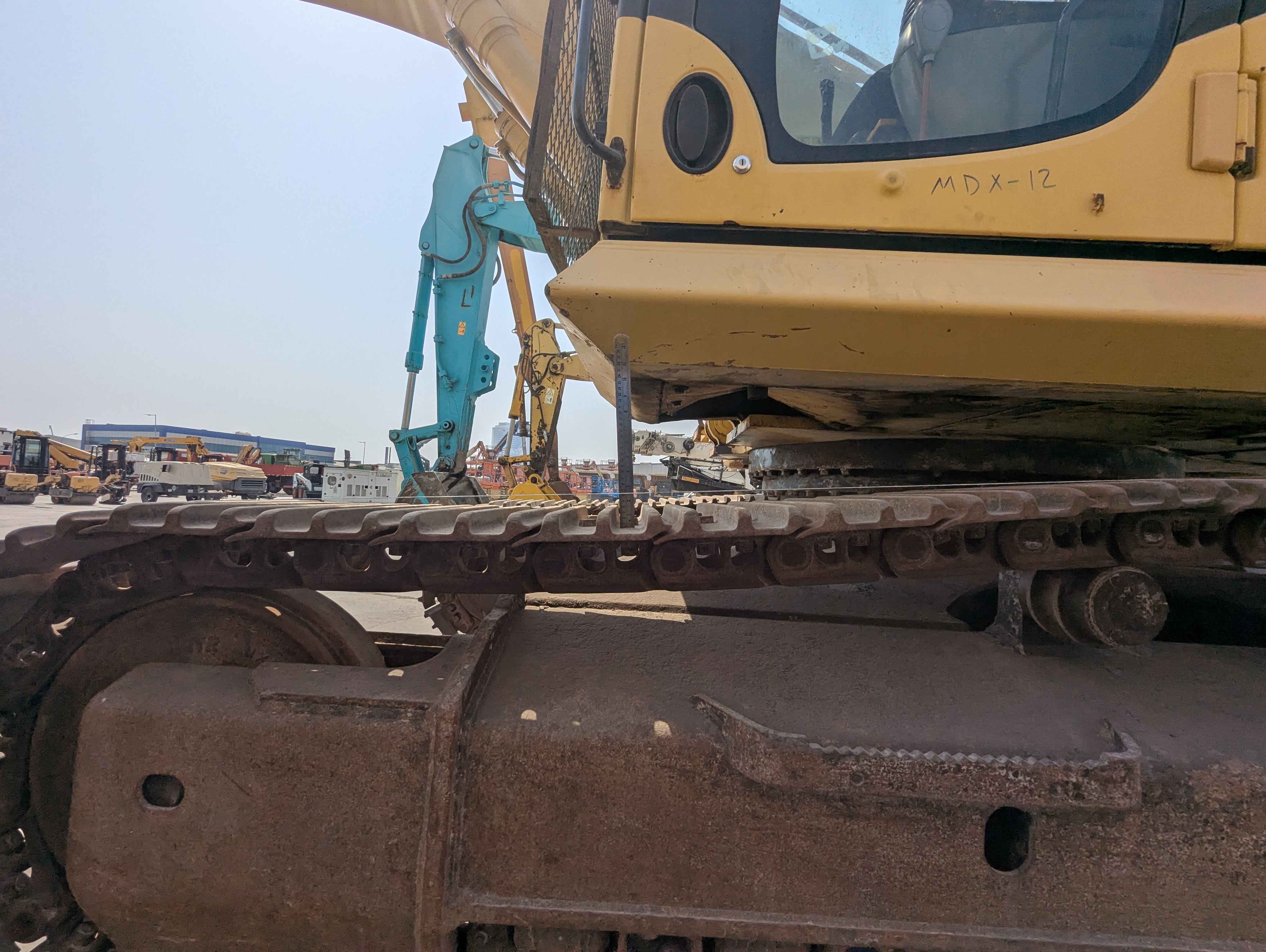 MDX-012-Komatsu-PC350LC-8-Medium-excavators-inspection-Undercarriage-Left-track-tensioner-2