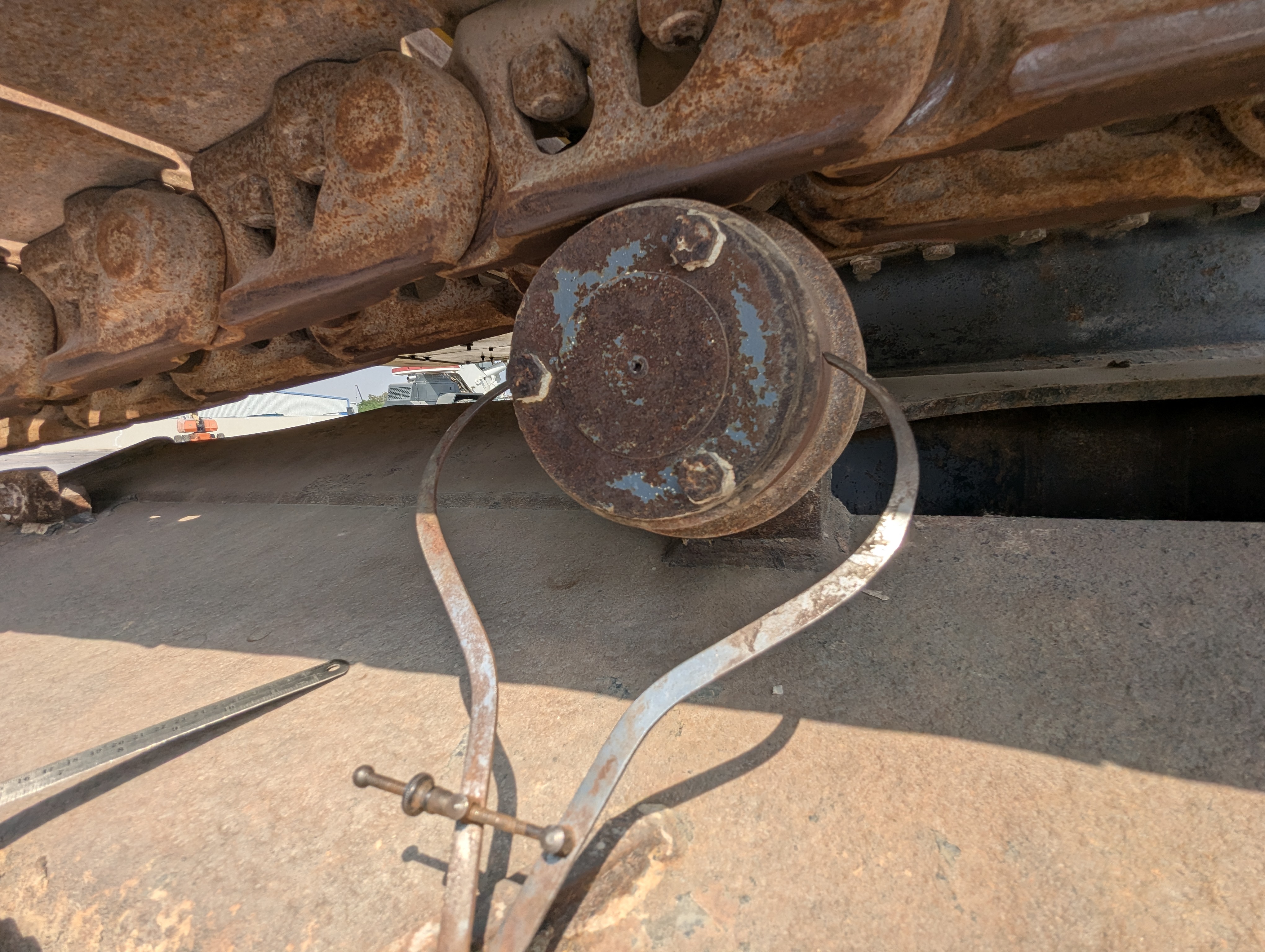 MDX-012-Komatsu-PC350LC-8-Medium-excavators-inspection-Undercarriage-Right-carrier-rollers-2