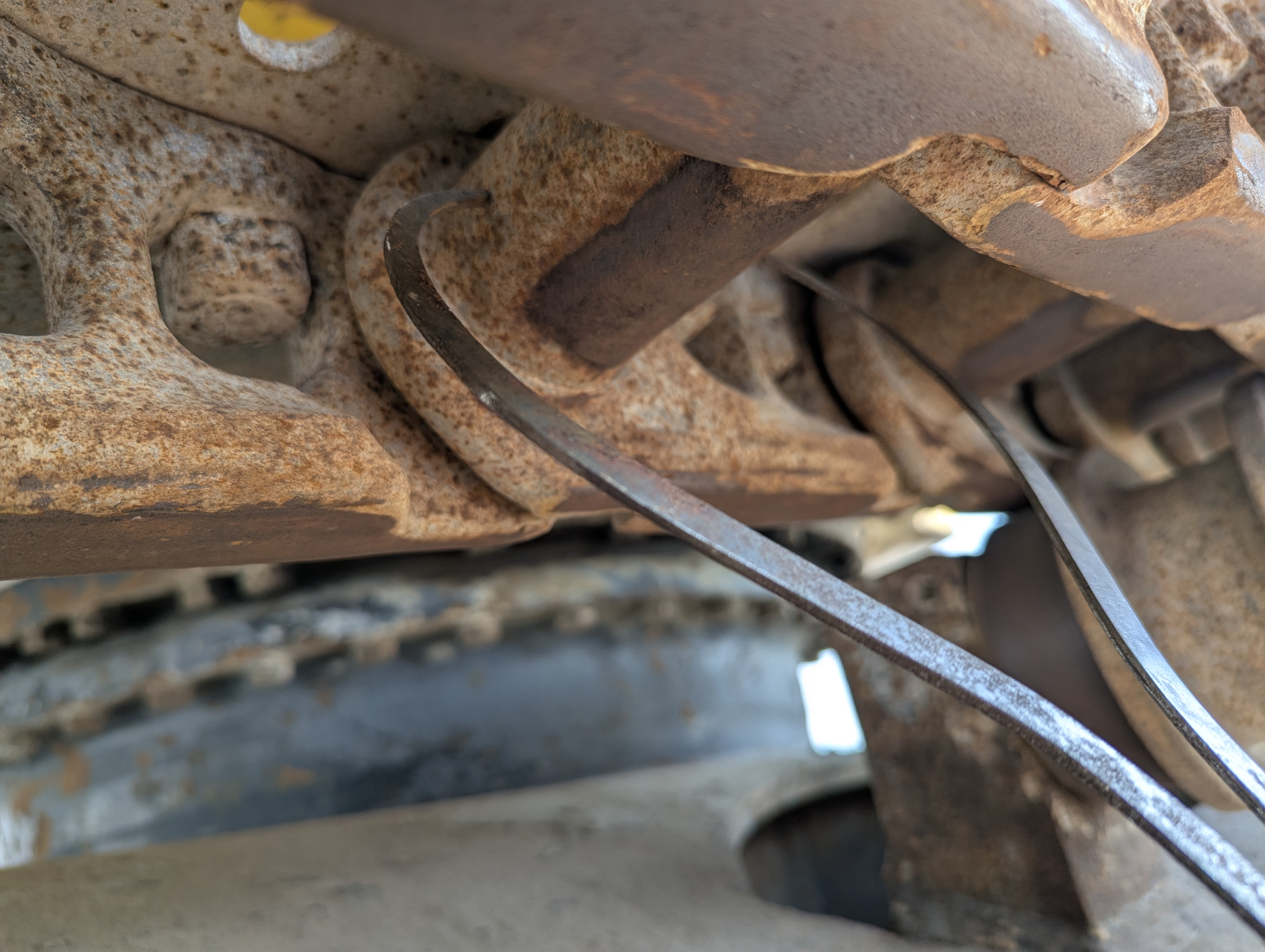MDX-012-Komatsu-PC350LC-8-Medium-excavators-inspection-Undercarriage-Right-track-chain-2