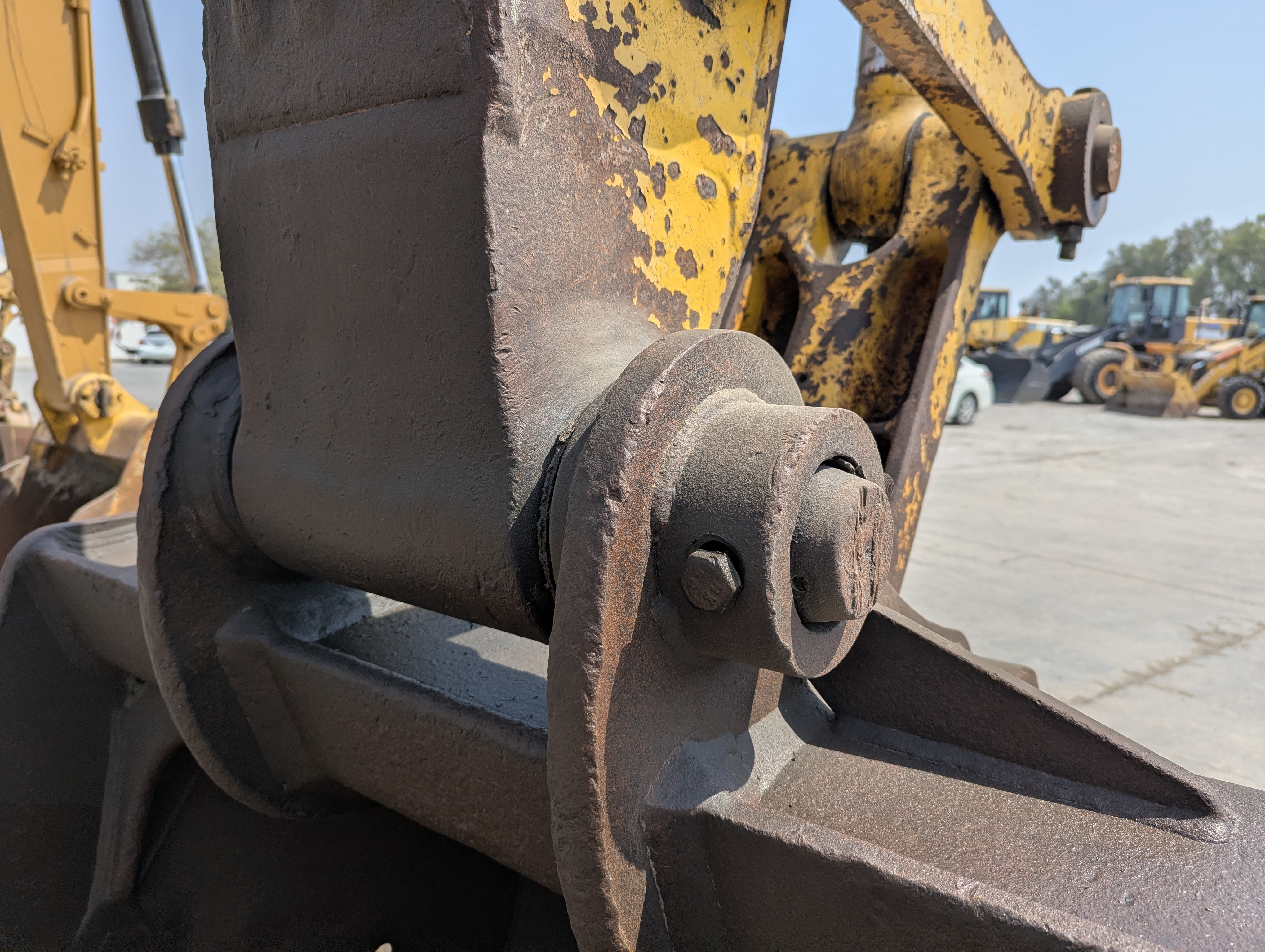 MDX-012-Komatsu-PC350LC-8-Medium-excavators-inspection-Hydraulics-Hydraulic-pins-/-locks-1