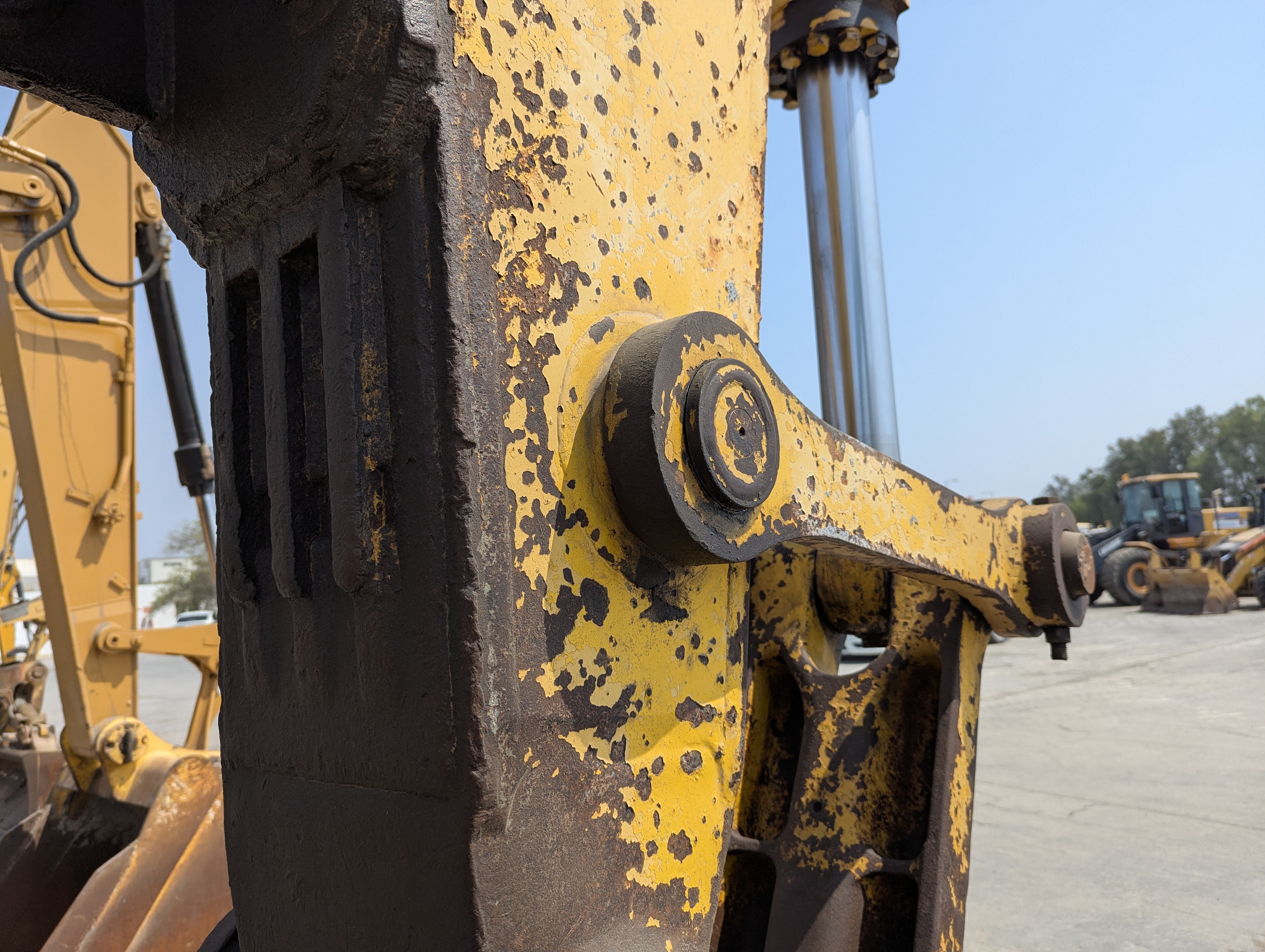 MDX-012-Komatsu-PC350LC-8-Medium-excavators-inspection-Hydraulics-Hydraulic-pins-/-locks-1