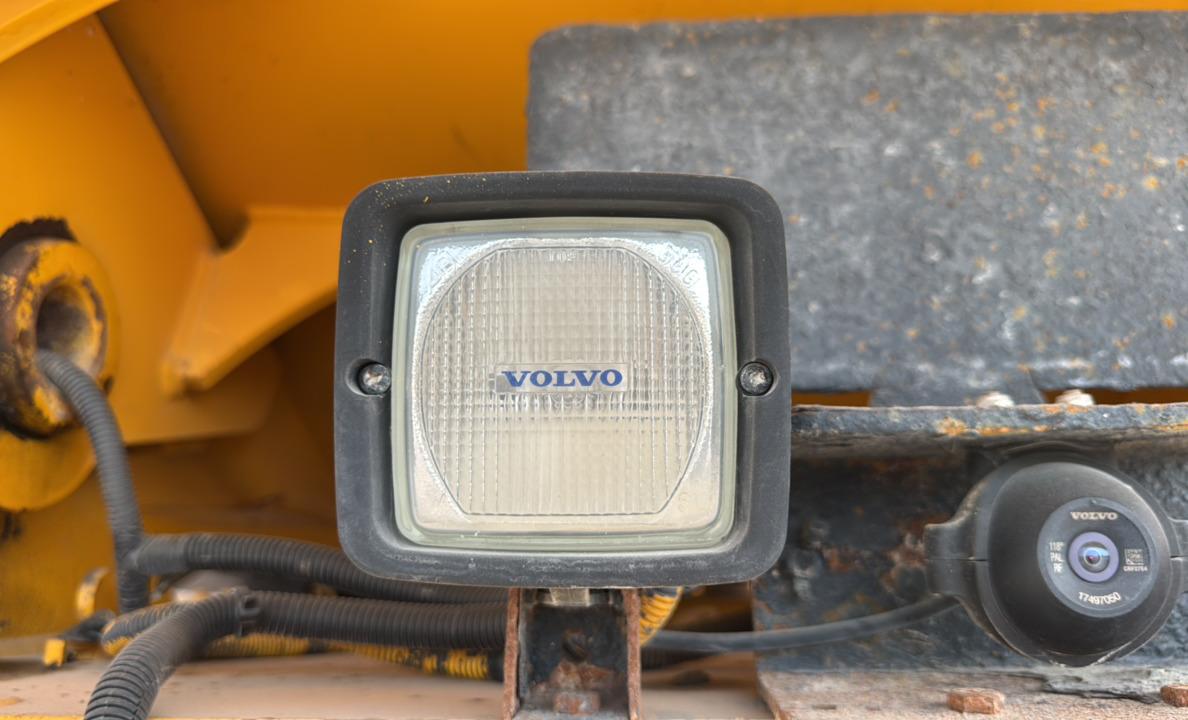 ADT-006-فولفو-A40G-شاحنات-قلابة-مفصلية-فحص-الكهربائيات-الأنوار-والإشارات-1
