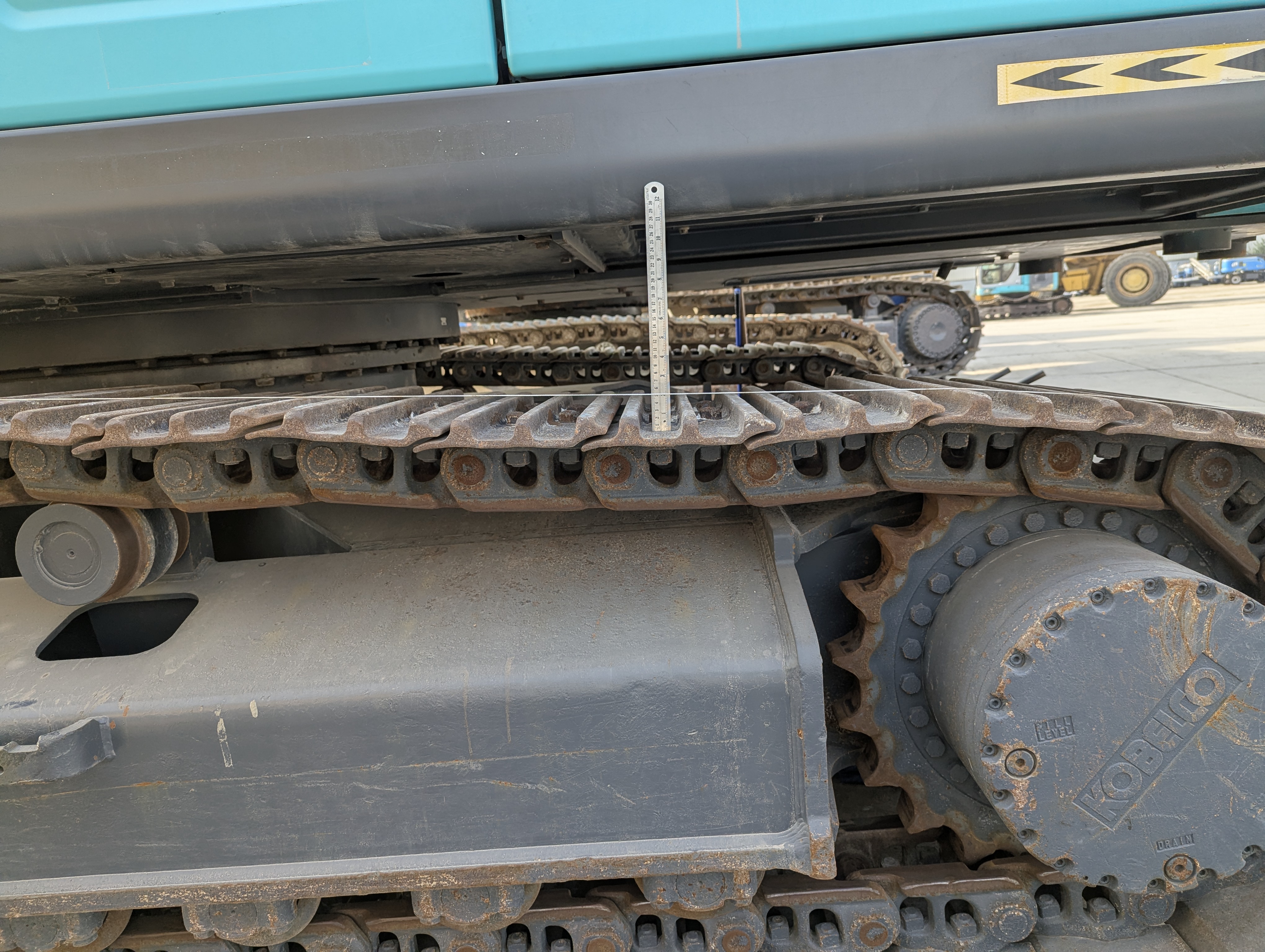 MDX-003-Kobelco-SK350LC-10-Medium-excavators-inspection-Undercarriage-Left-track-tensioner-2