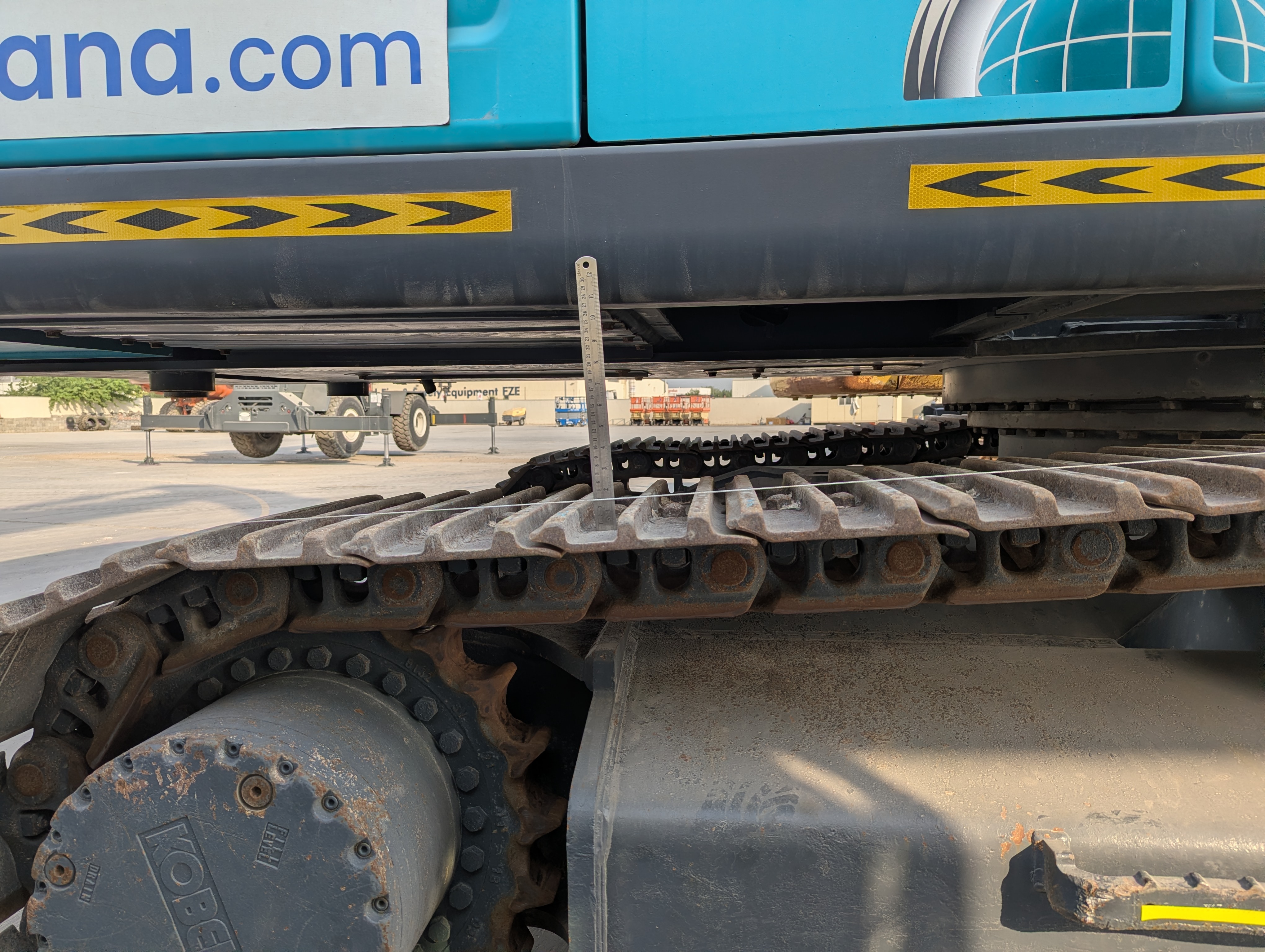 MDX-003-Kobelco-SK350LC-10-Medium-excavators-inspection-Undercarriage-Right-track-tensioner-2