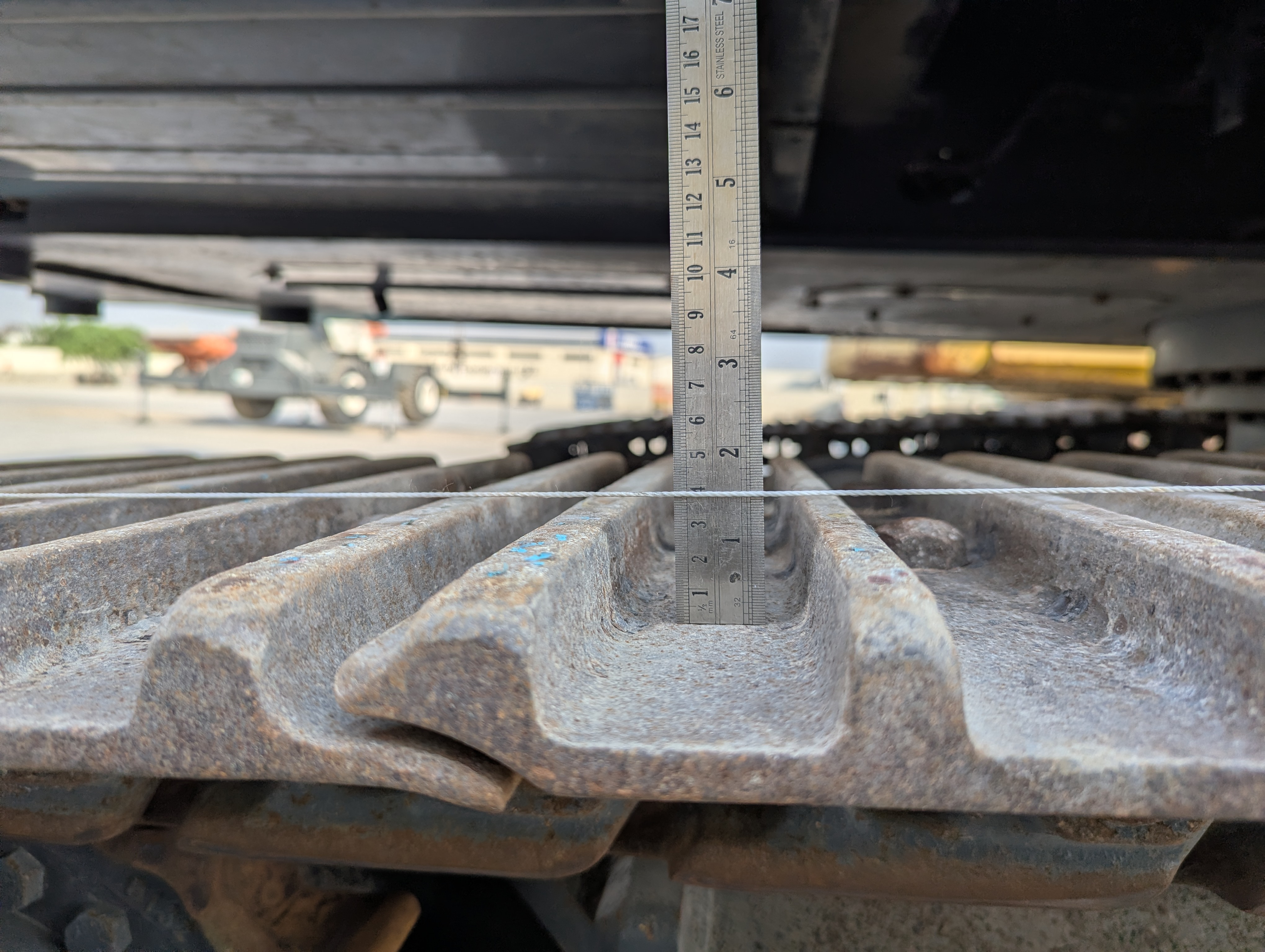 MDX-003-Kobelco-SK350LC-10-Medium-excavators-inspection-Undercarriage-Right-track-tensioner-2