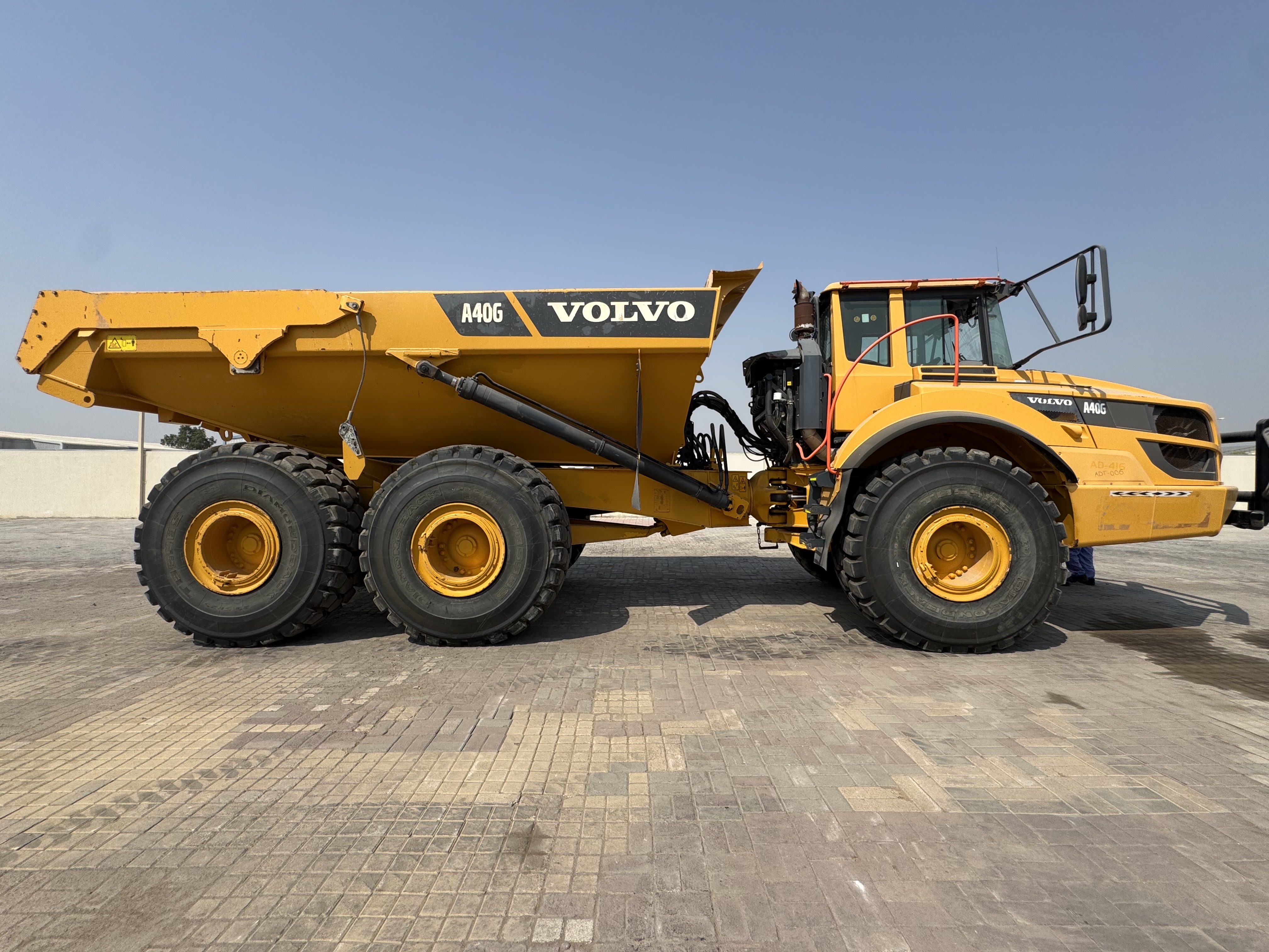 ADT-006-فولفو-A40G-شاحنات-قلابة-مفصلية-فحص-الهيكل-الصبغ-1