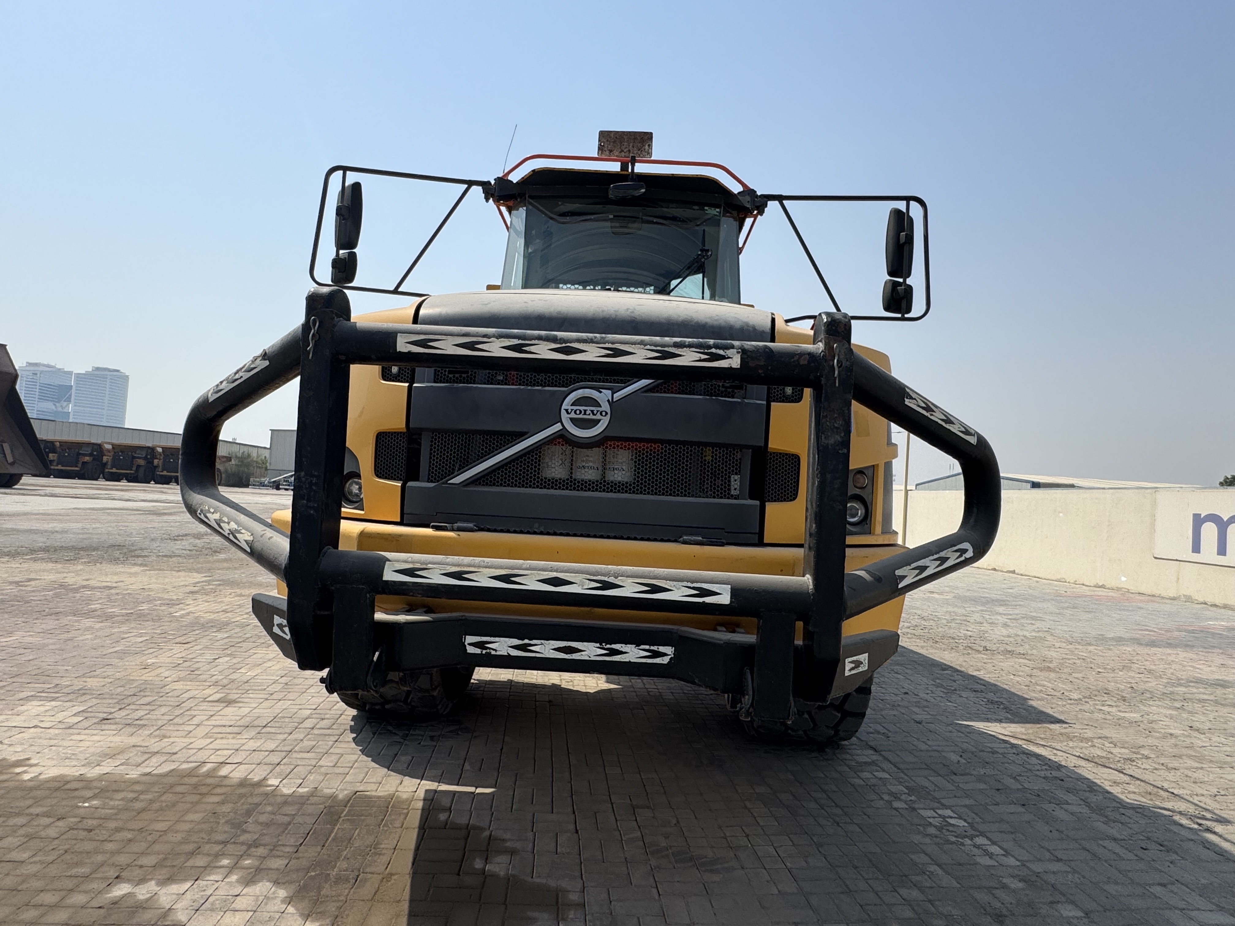 ADT-006-فولفو-A40G-شاحنات-قلابة-مفصلية-فحص-الهيكل-الصبغ-1