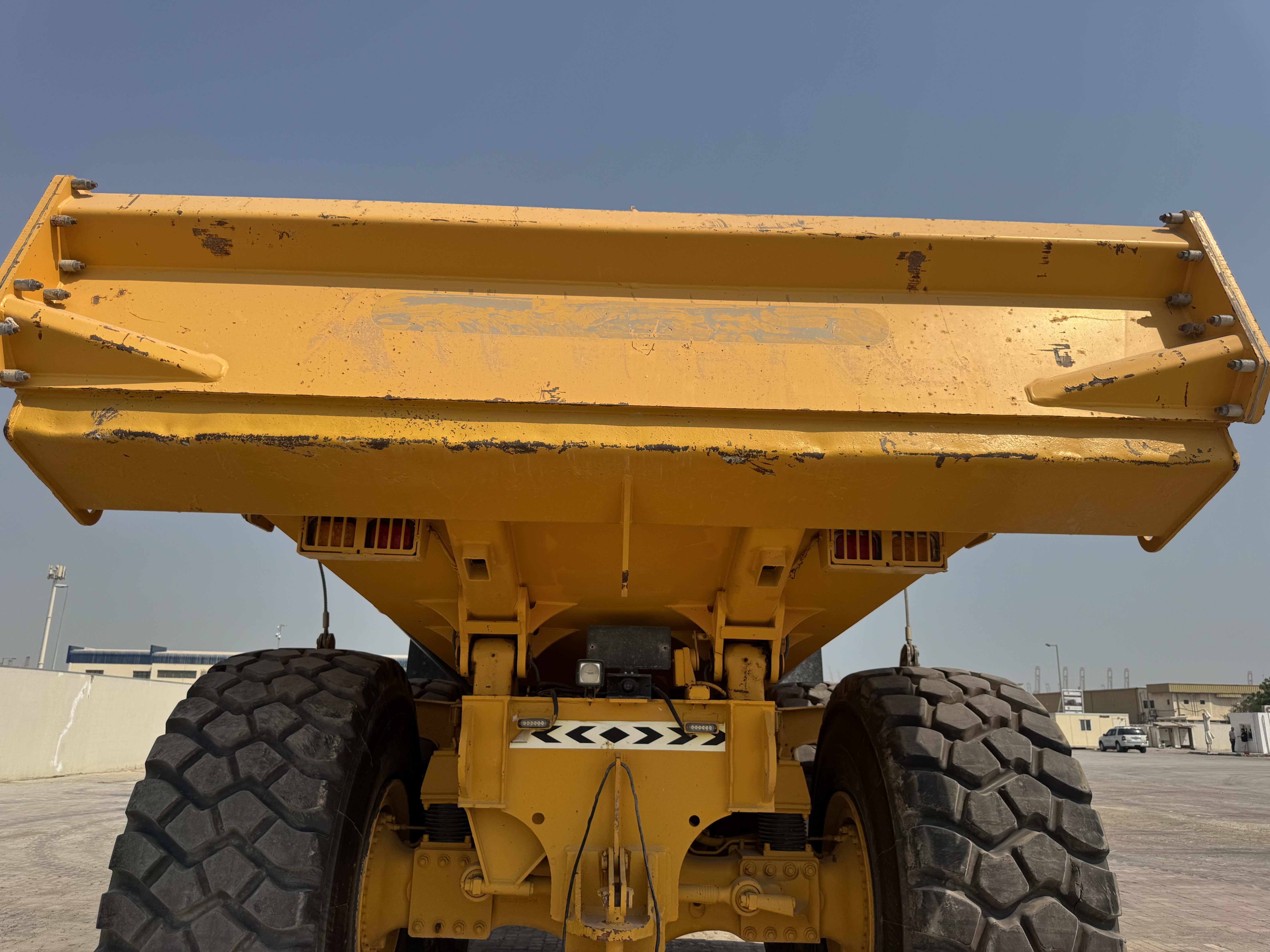 ADT-006-فولفو-A40G-شاحنات-قلابة-مفصلية-فحص-الهيكل-الباب-الخلفي-1