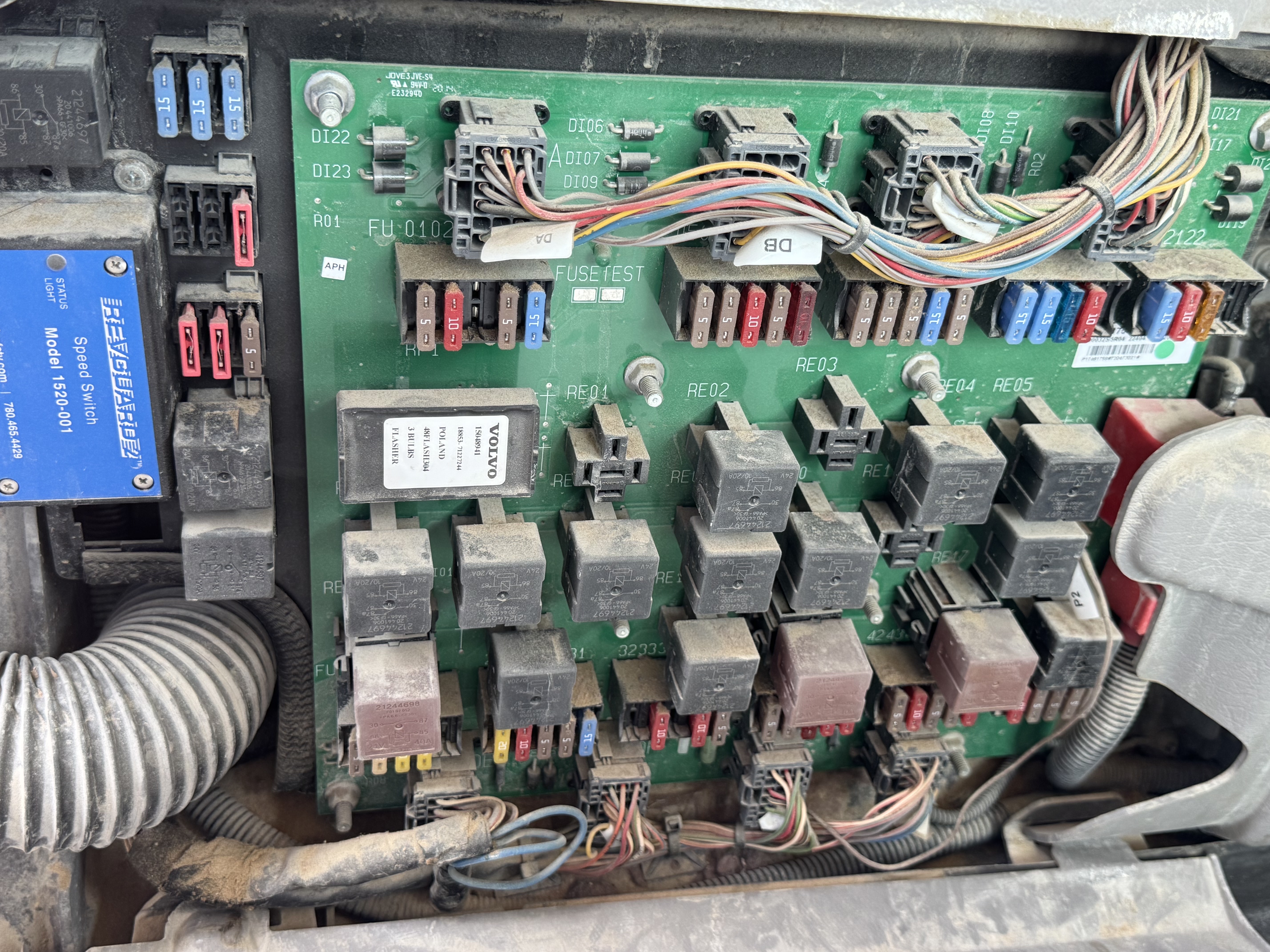 ADT-006-فولفو-A40G-شاحنات-قلابة-مفصلية-فحص-الكهربائيات-صندوق-الصمامات-1