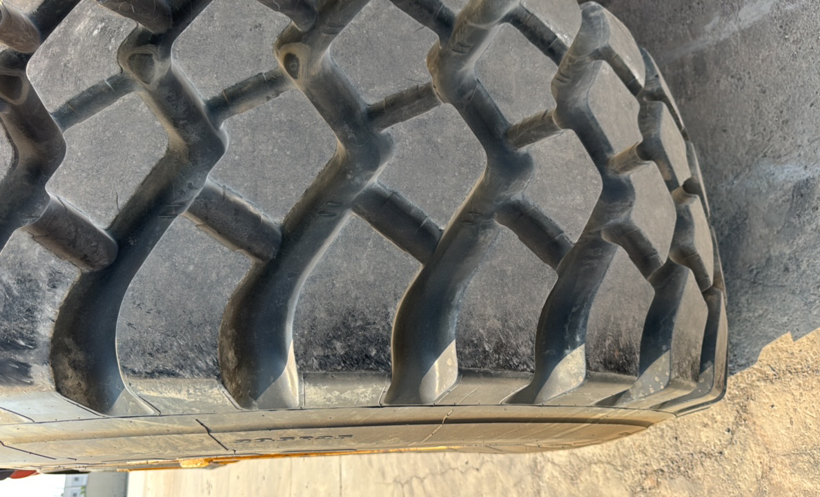 ADT-006-فولفو-A40G-شاحنات-قلابة-مفصلية-فحص-الهيكل-الإطار-الخلفي-الأيسر-/-محور-العجلة---الحالة-1