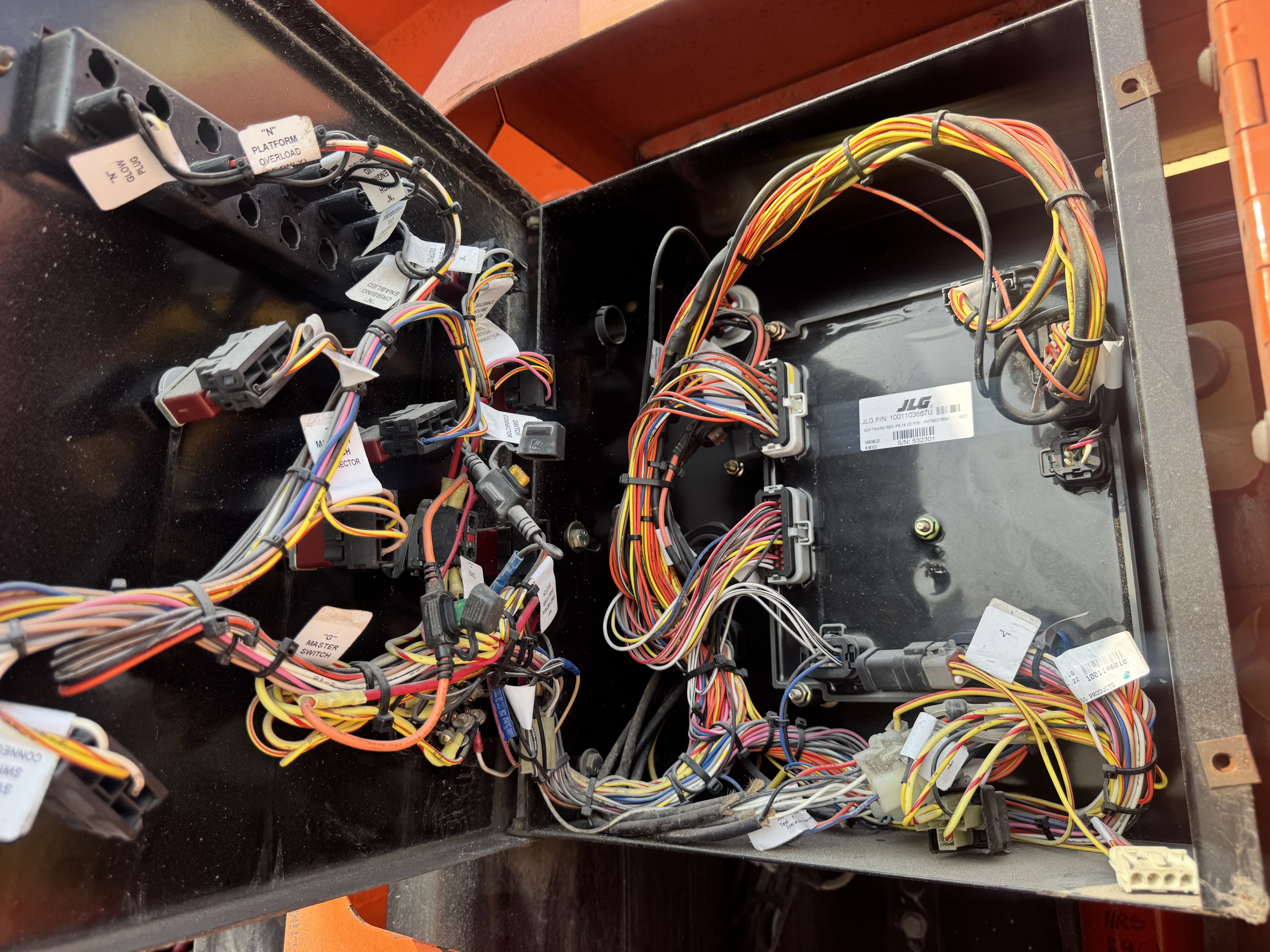 BLA-012-JLG-860SJ-Boom-lifts-inspection-Electronic-Main-harness-1