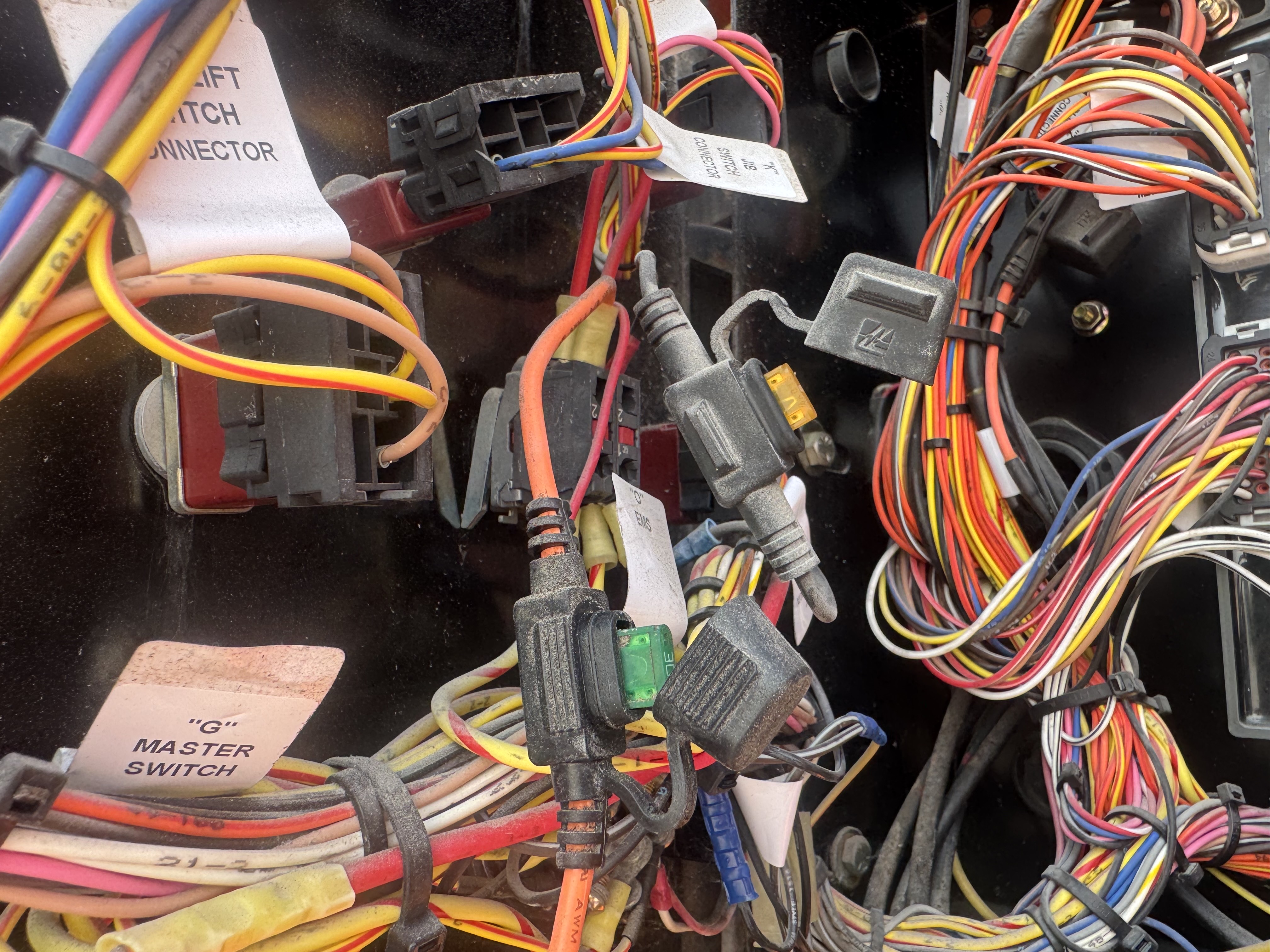 BLA-012-JLG-860SJ-Boom-lifts-inspection-Electronic-Fuse-box-1