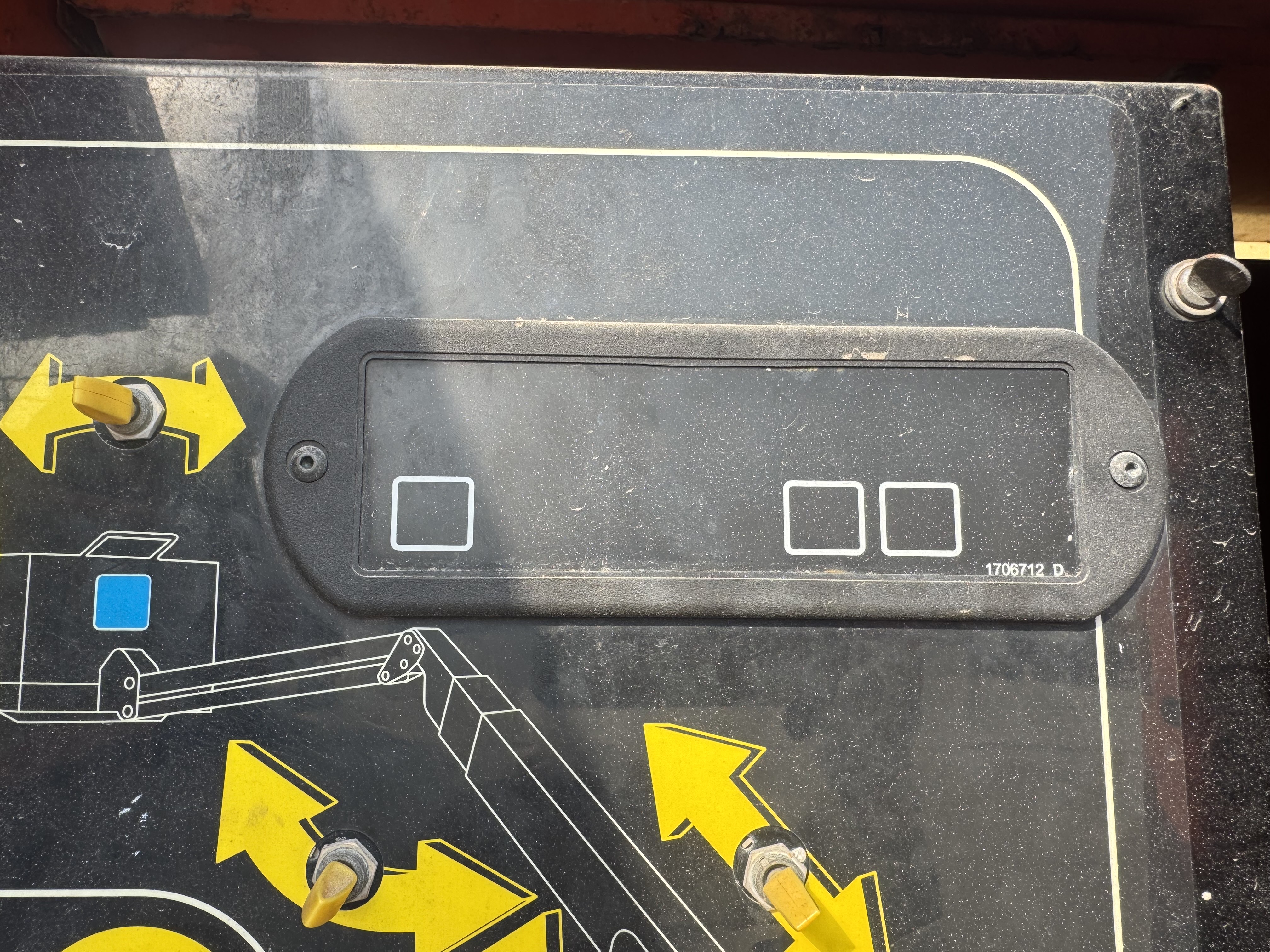 BLA-012-JLG-860SJ-Boom-lifts-inspection-Cabin-Instrument-cluster-1