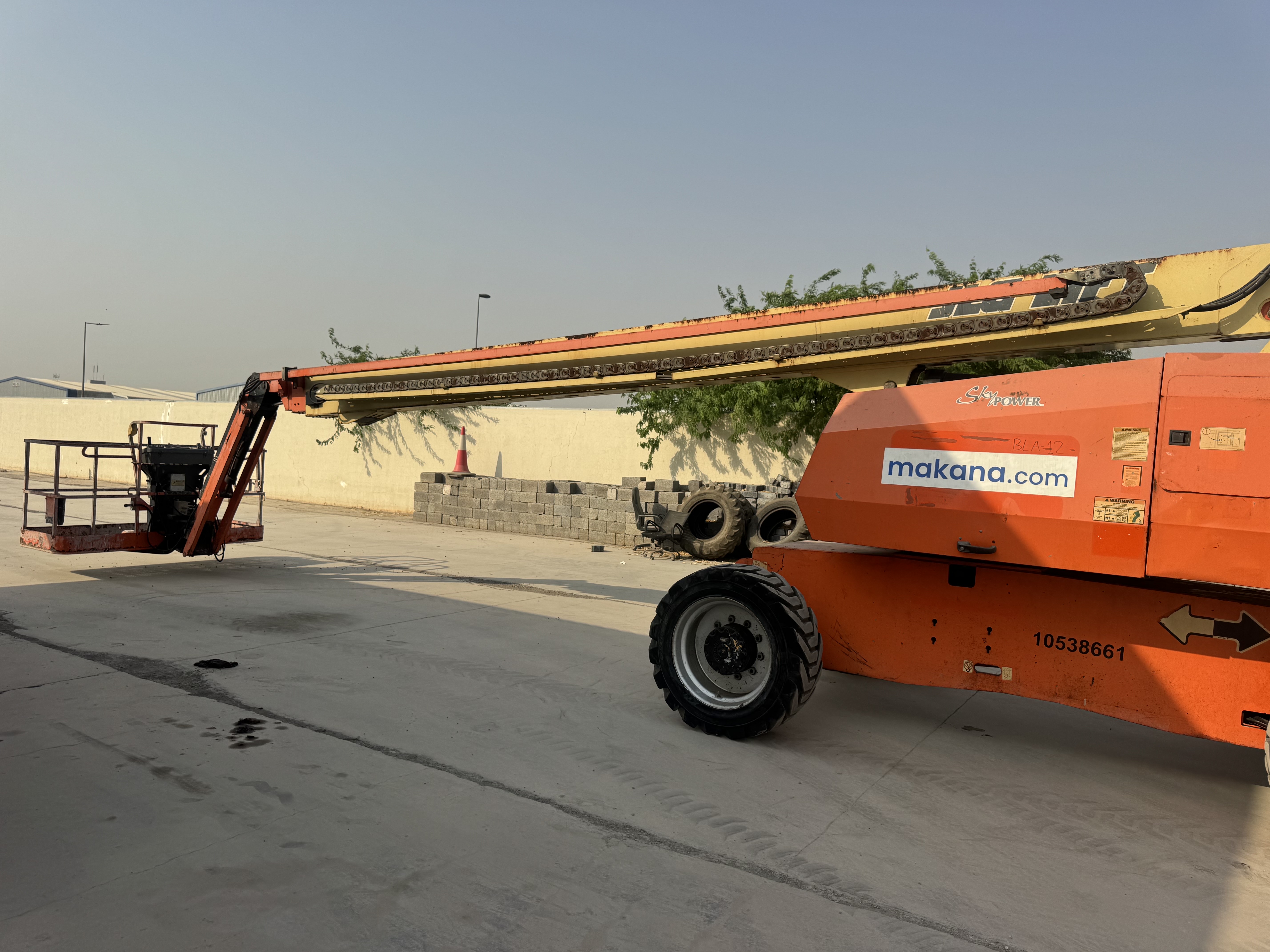 BLA-012-JLG-860SJ-Boom-lifts-inspection-Structure-Paint-1