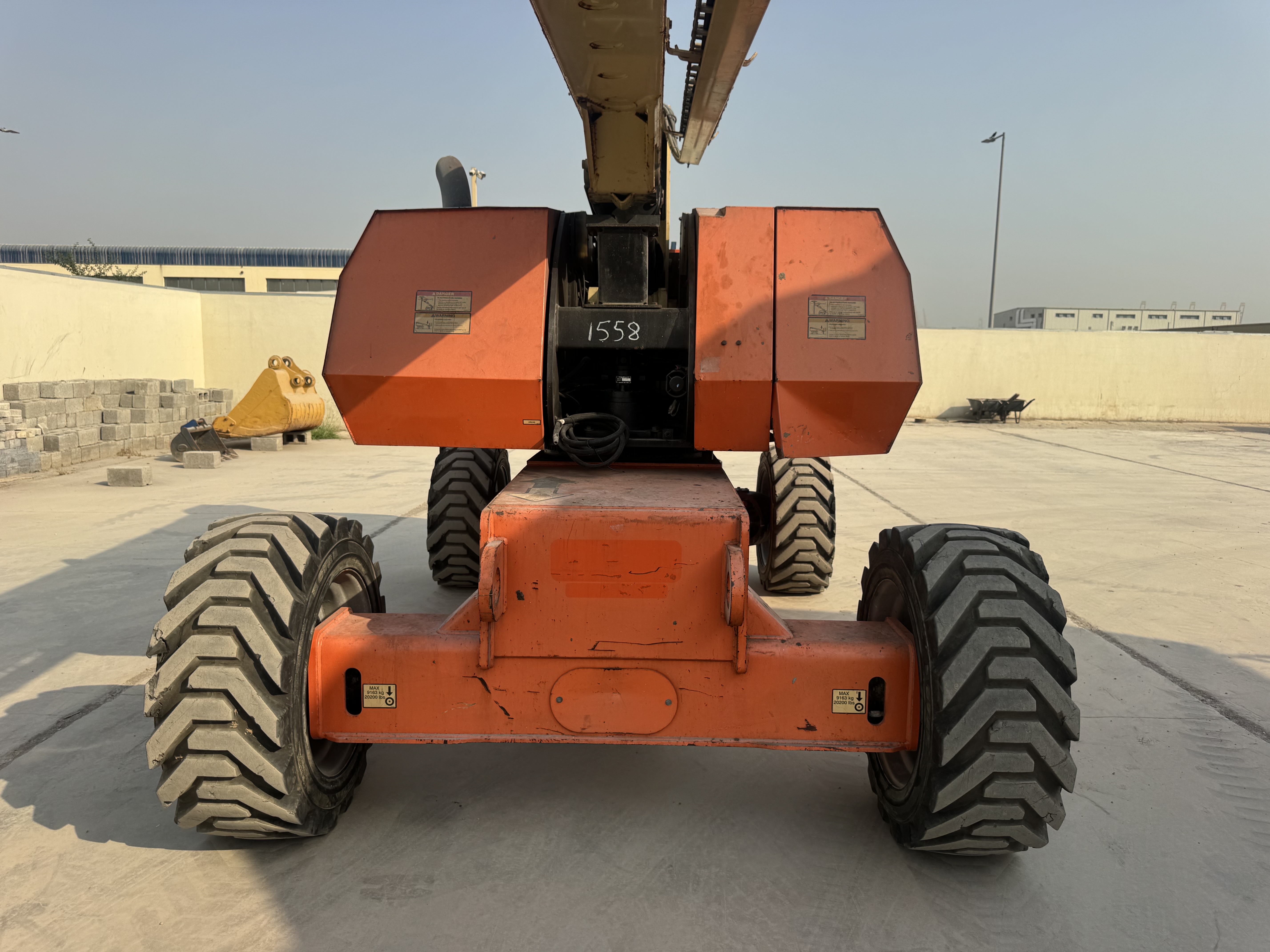 BLA-012-JLG-860SJ-Boom-lifts-inspection-Structure-Paint-1