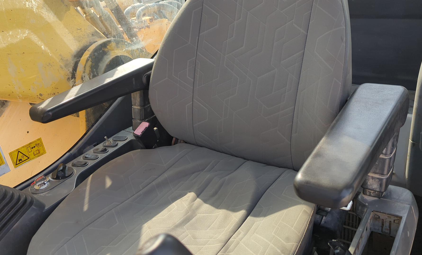 LEX-005-كوماتسو-PC400-8-حفارات-كبيرة-فحص-الكابينة-المقاعد/مساند-الذراع-1