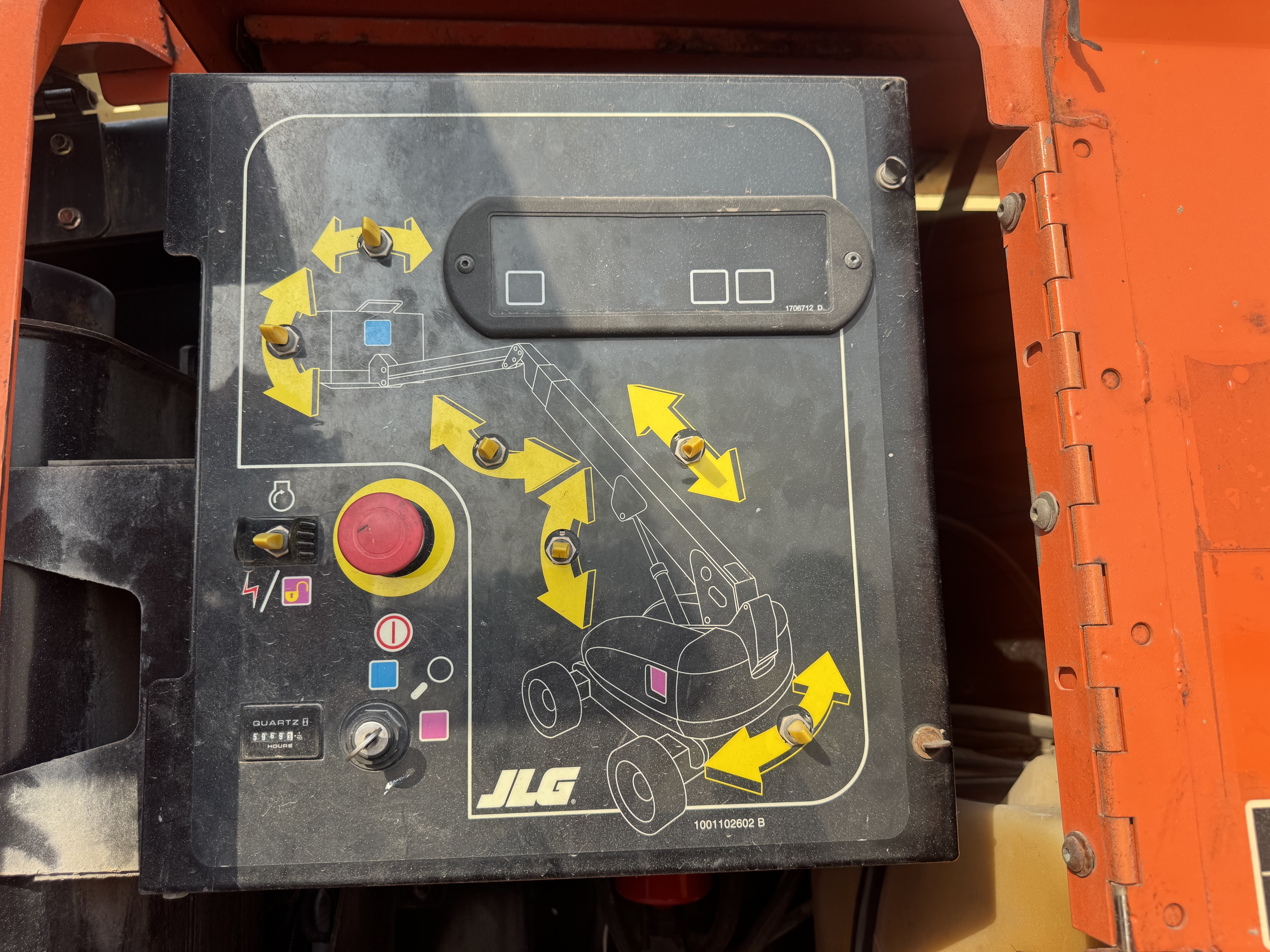 BLA-012-JLG-860SJ-Boom-lifts-inspection-Cabin-Ground-control-1