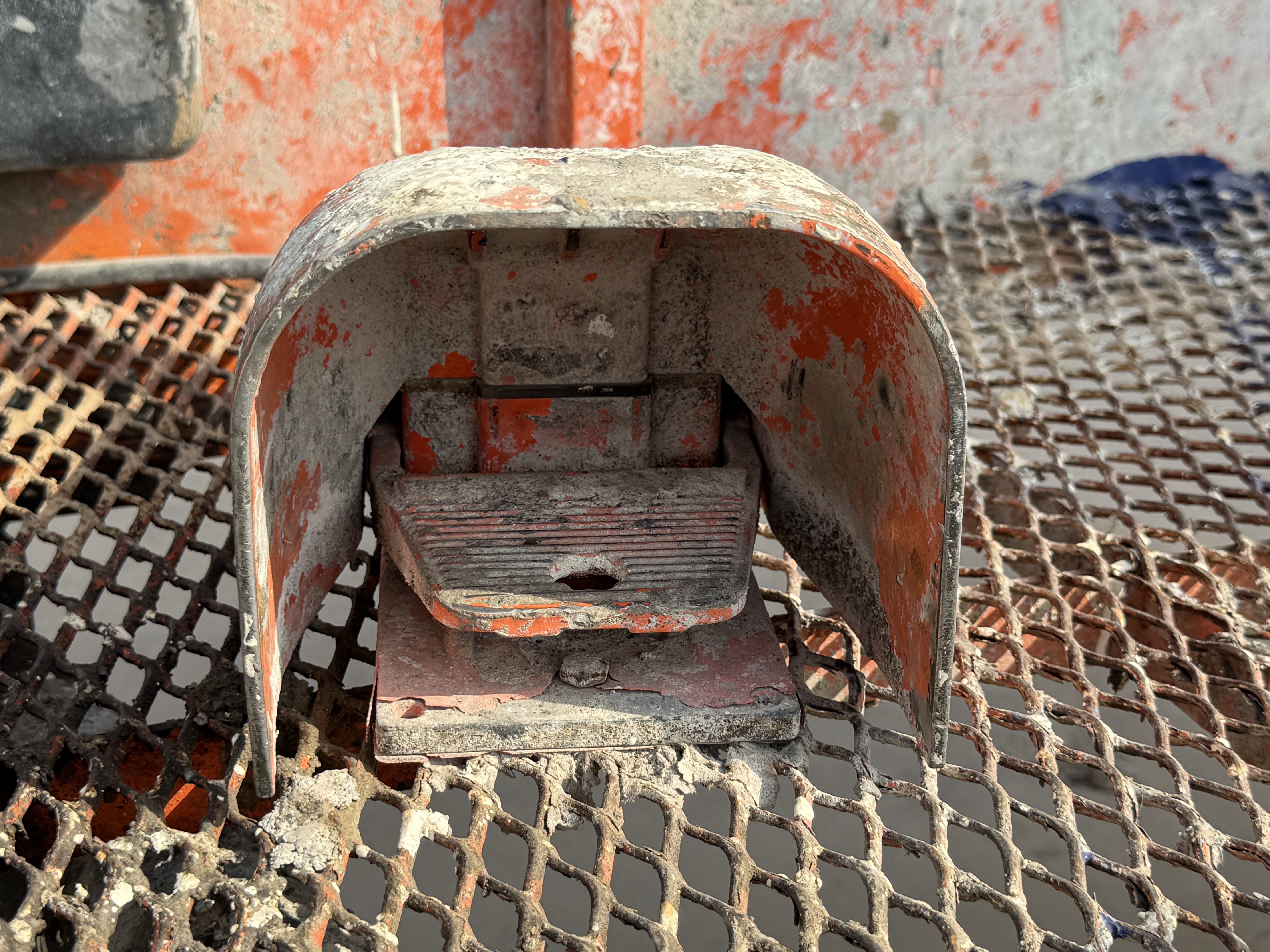 BLA-012-JLG-860SJ-Boom-lifts-inspection-Cabin-Pedals-1