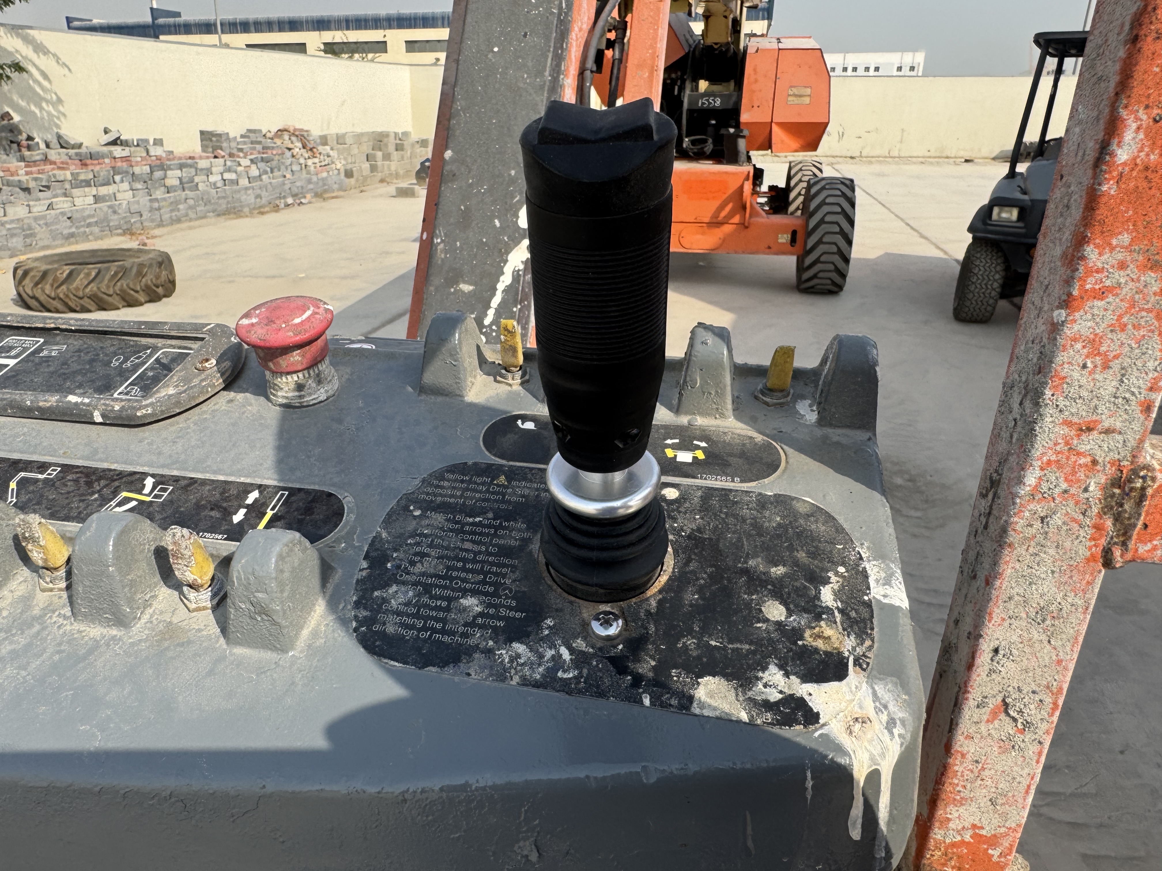 BLA-012-JLG-860SJ-Boom-lifts-inspection-Cabin-Joysticks-1
