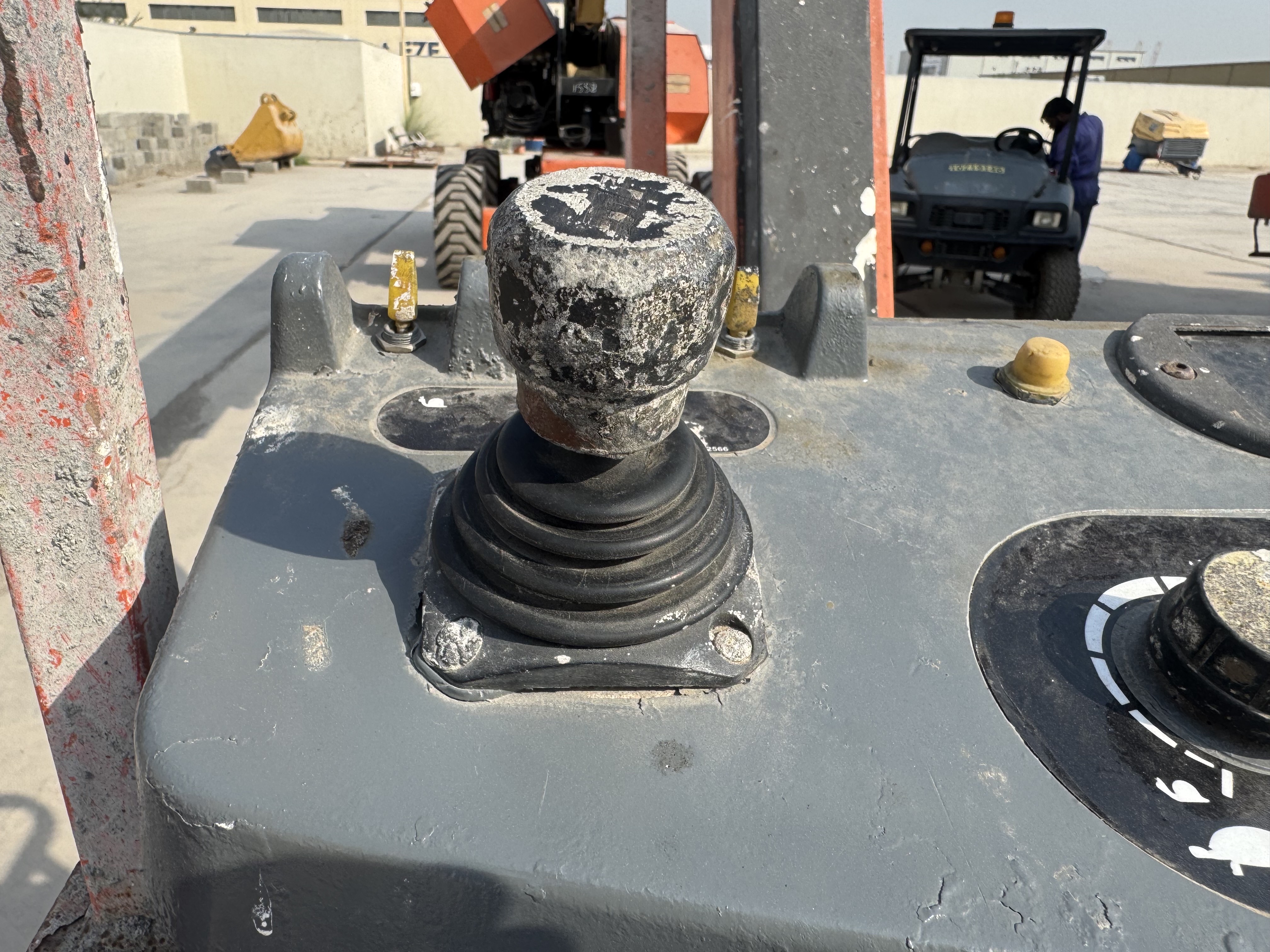BLA-012-JLG-860SJ-Boom-lifts-inspection-Cabin-Joysticks-1