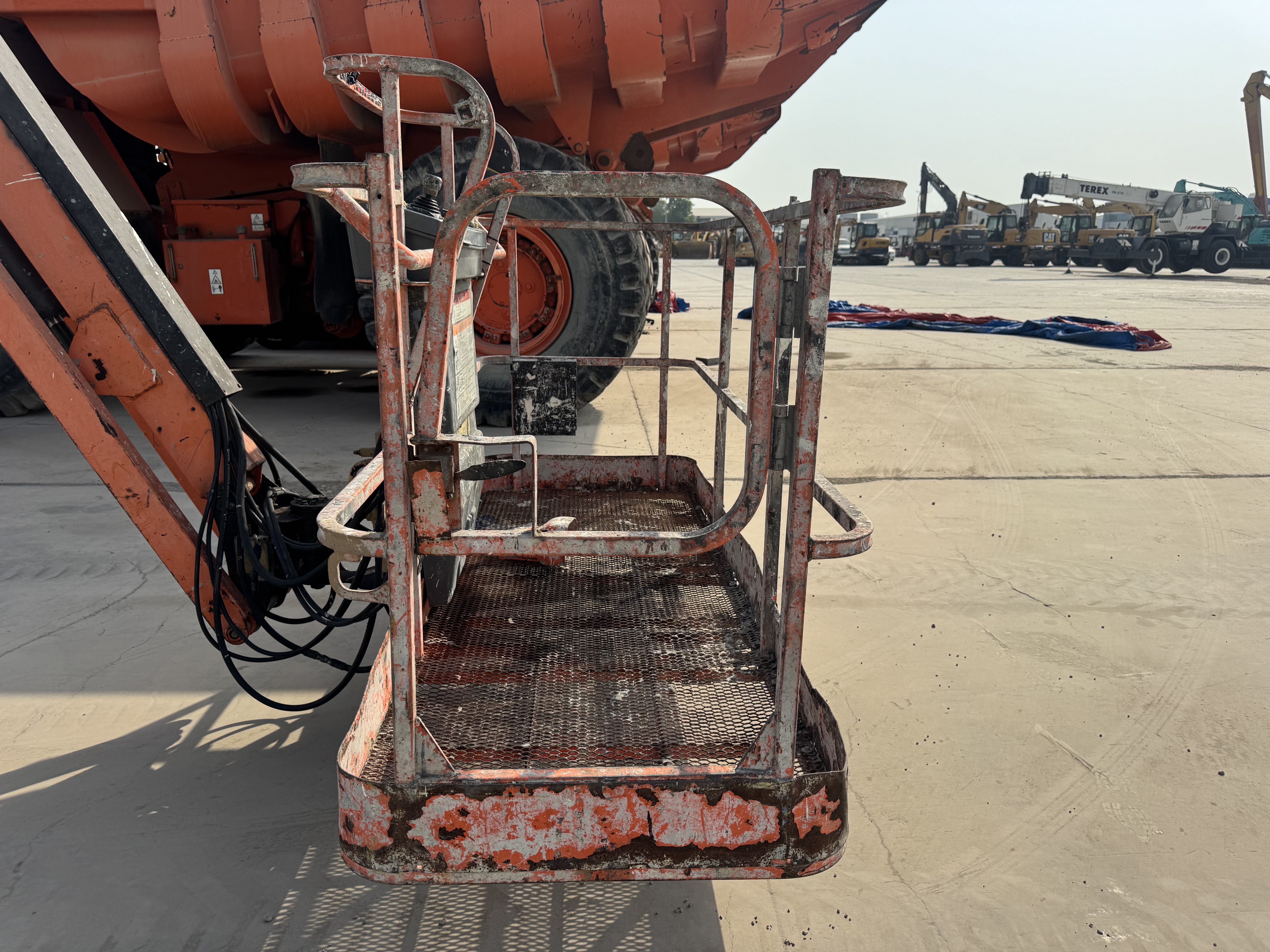 BLA-012-JLG-860SJ-Boom-lifts-inspection-Structure-Handrails-1
