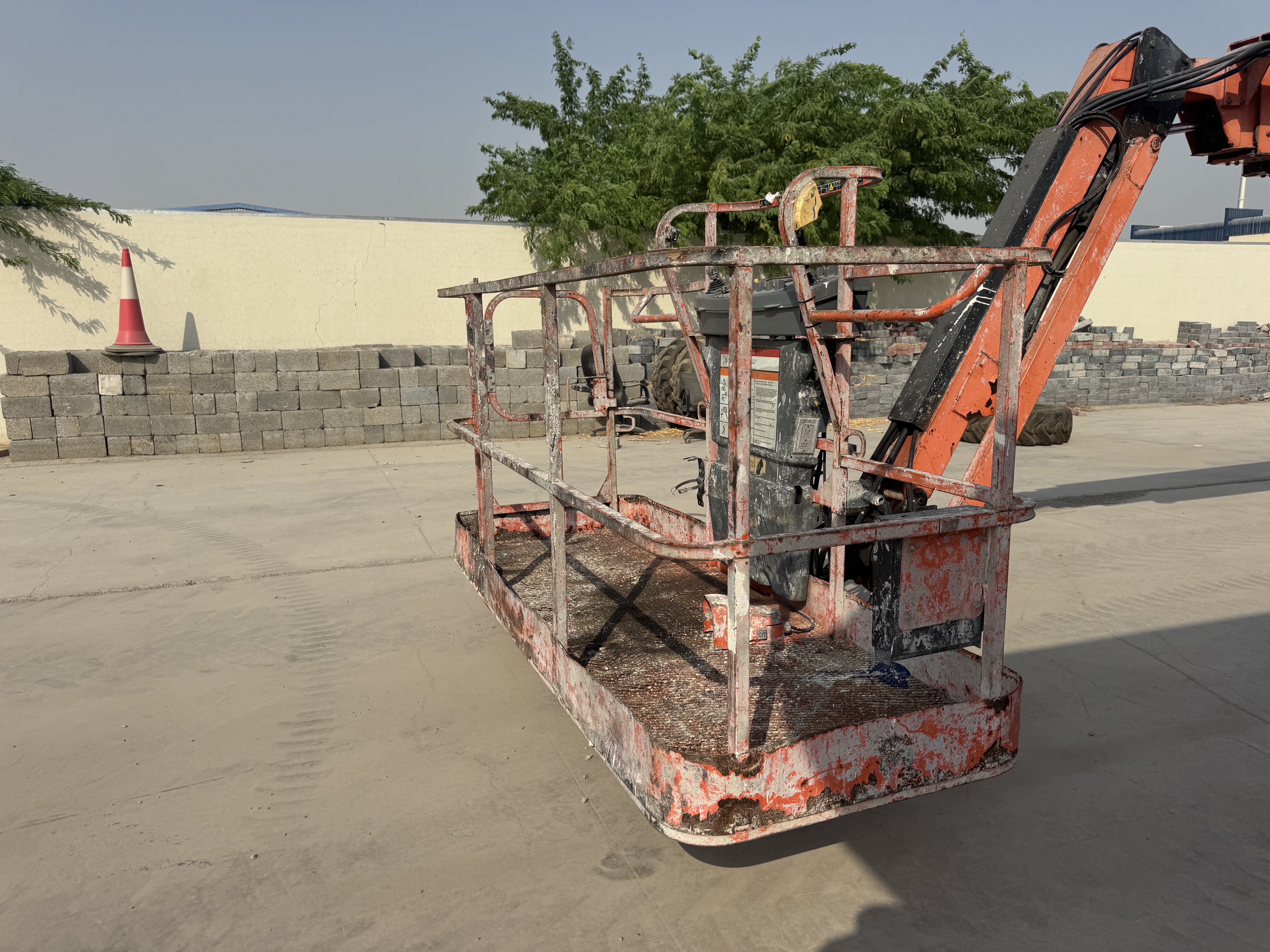 BLA-012-JLG-860SJ-Boom-lifts-inspection-Structure-Handrails-1