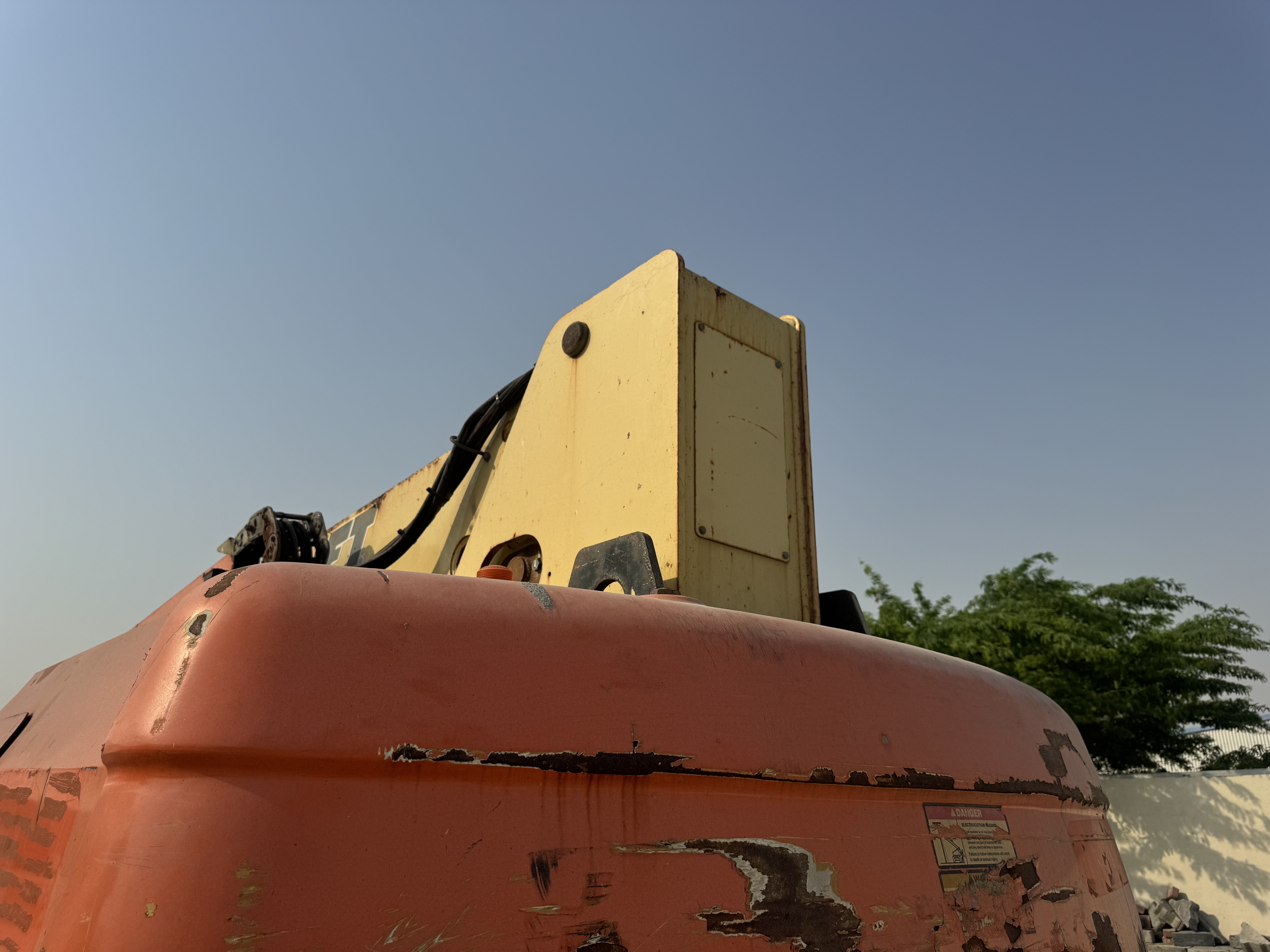 BLA-012-JLG-860SJ-Boom-lifts-inspection-Chassis-Boom-frame-1
