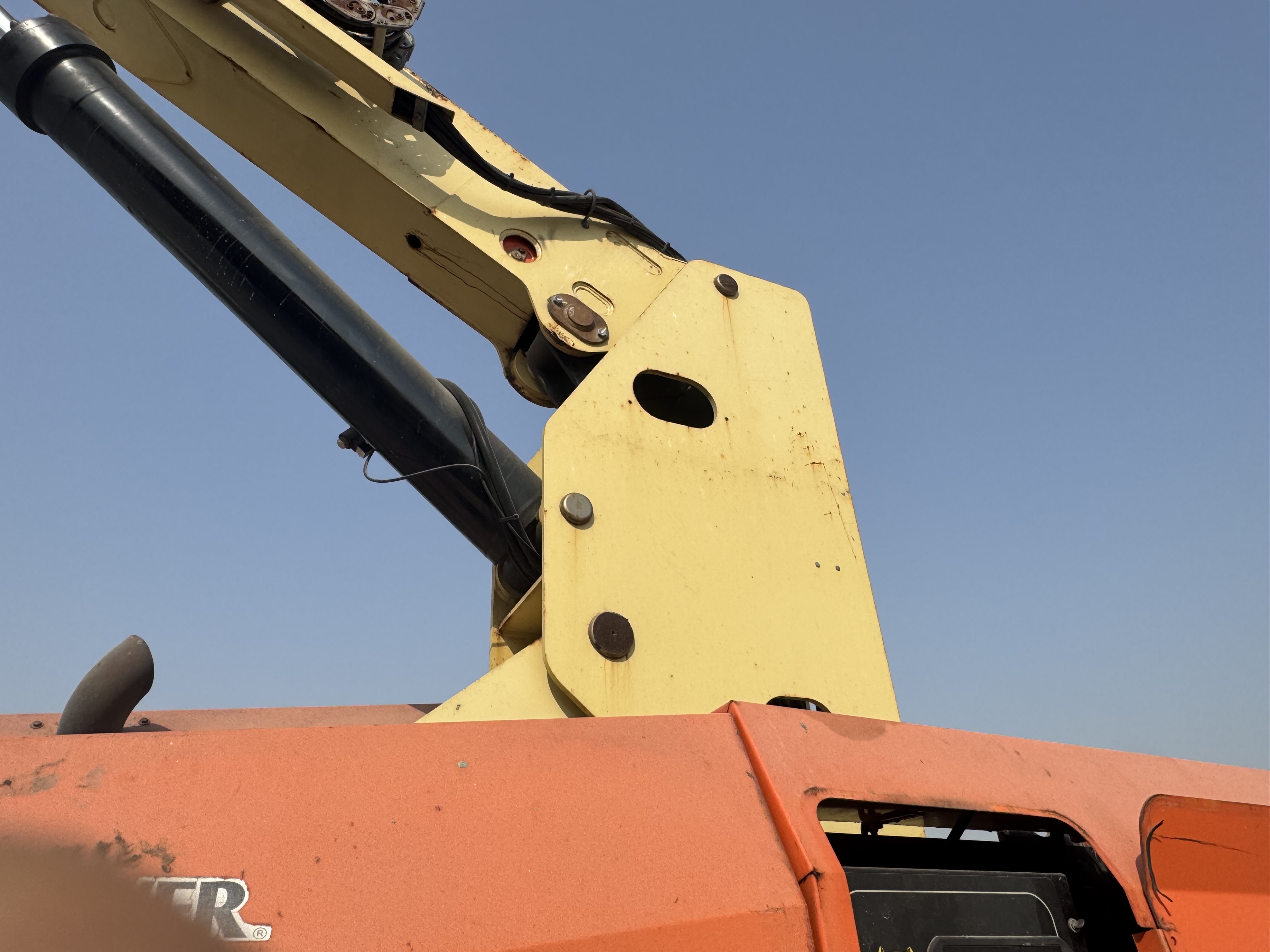 BLA-012-JLG-860SJ-Boom-lifts-inspection-Chassis-Boom-frame-1
