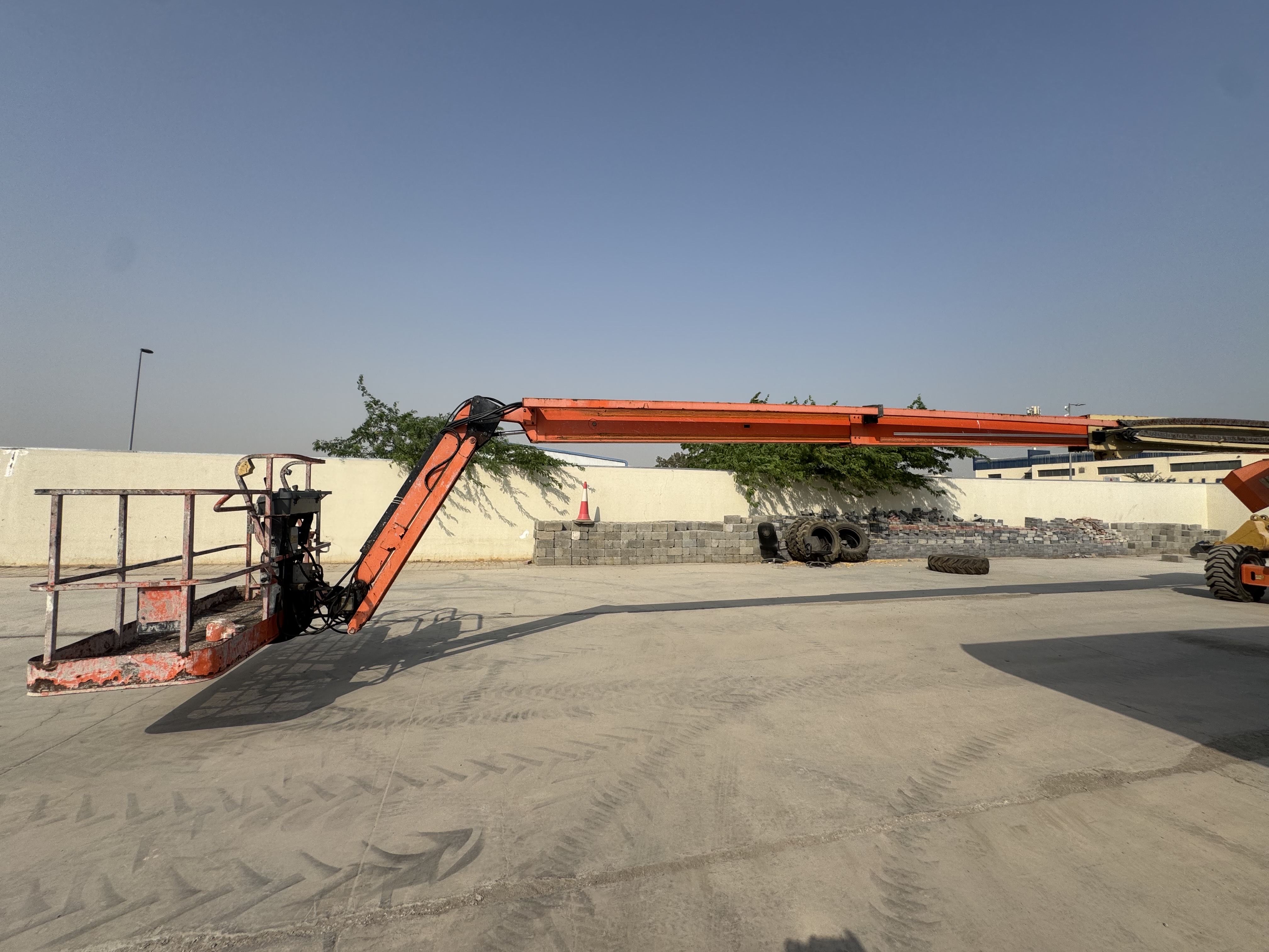 BLA-012-JLG-860SJ-Boom-lifts-inspection-Chassis-Telescopic-boom-1
