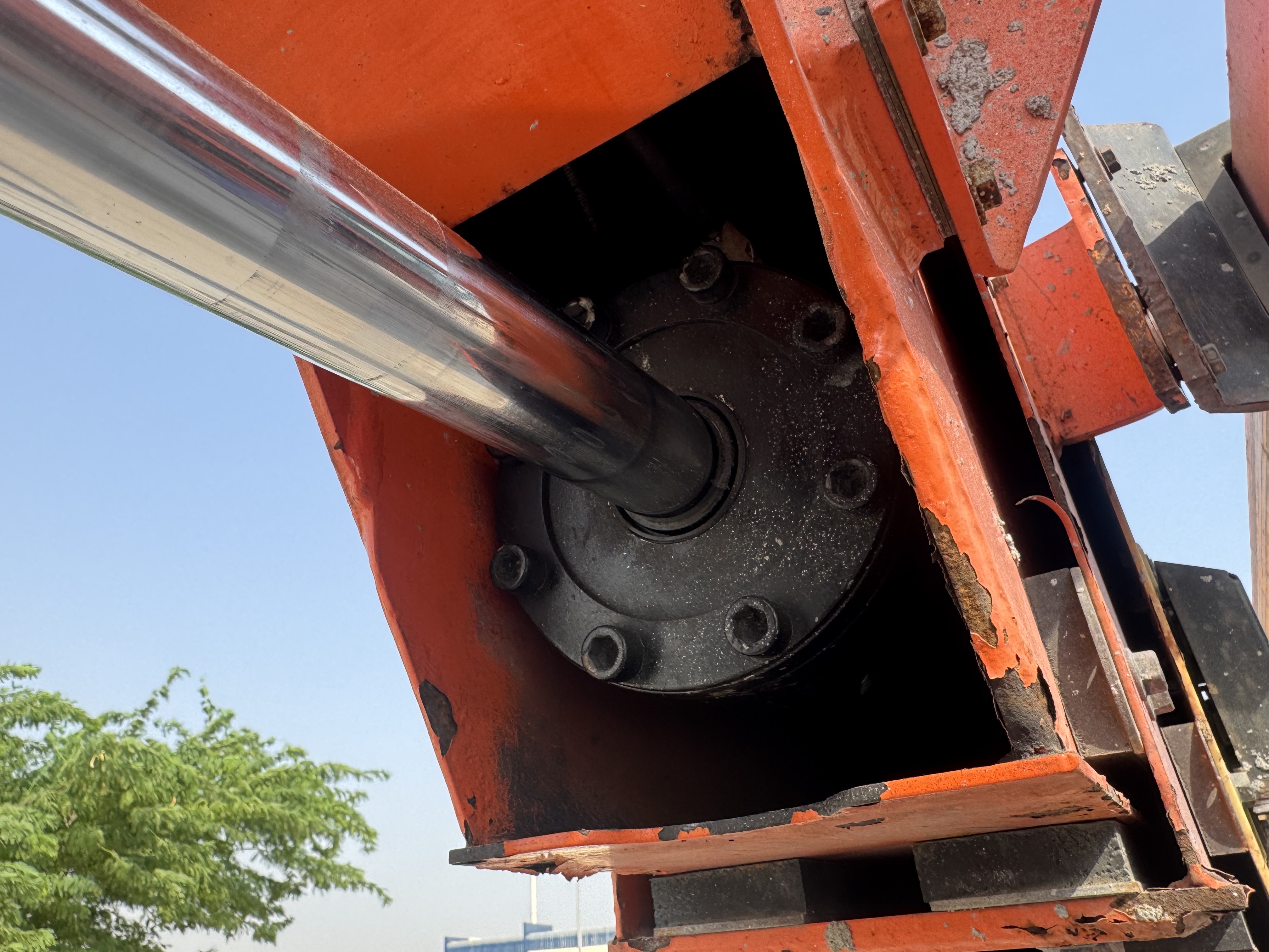 BLA-012-JLG-860SJ-Boom-lifts-inspection-Chassis-Boom-extension-cylinder-1