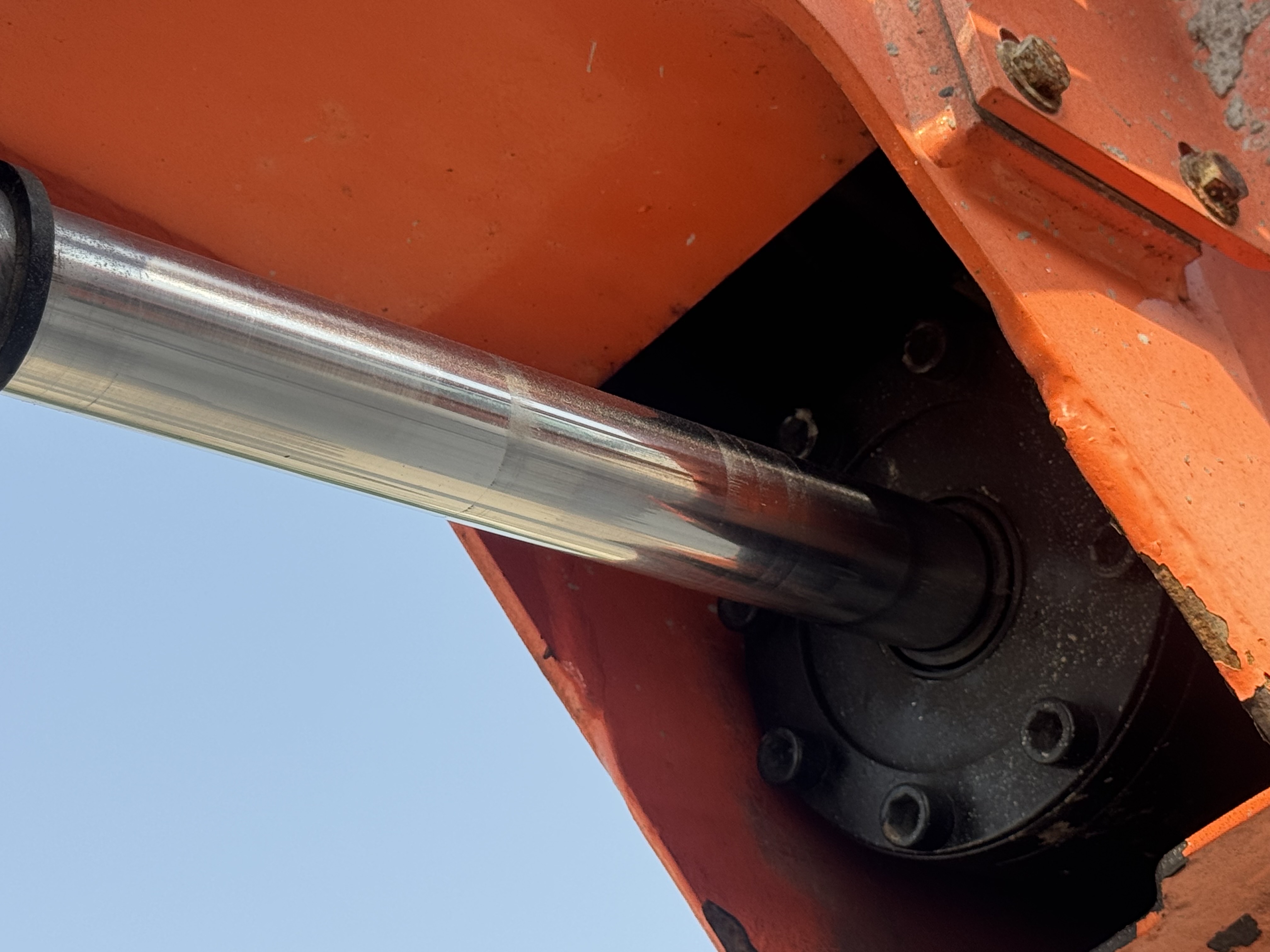 BLA-012-JLG-860SJ-Boom-lifts-inspection-Chassis-Boom-extension-cylinder-1