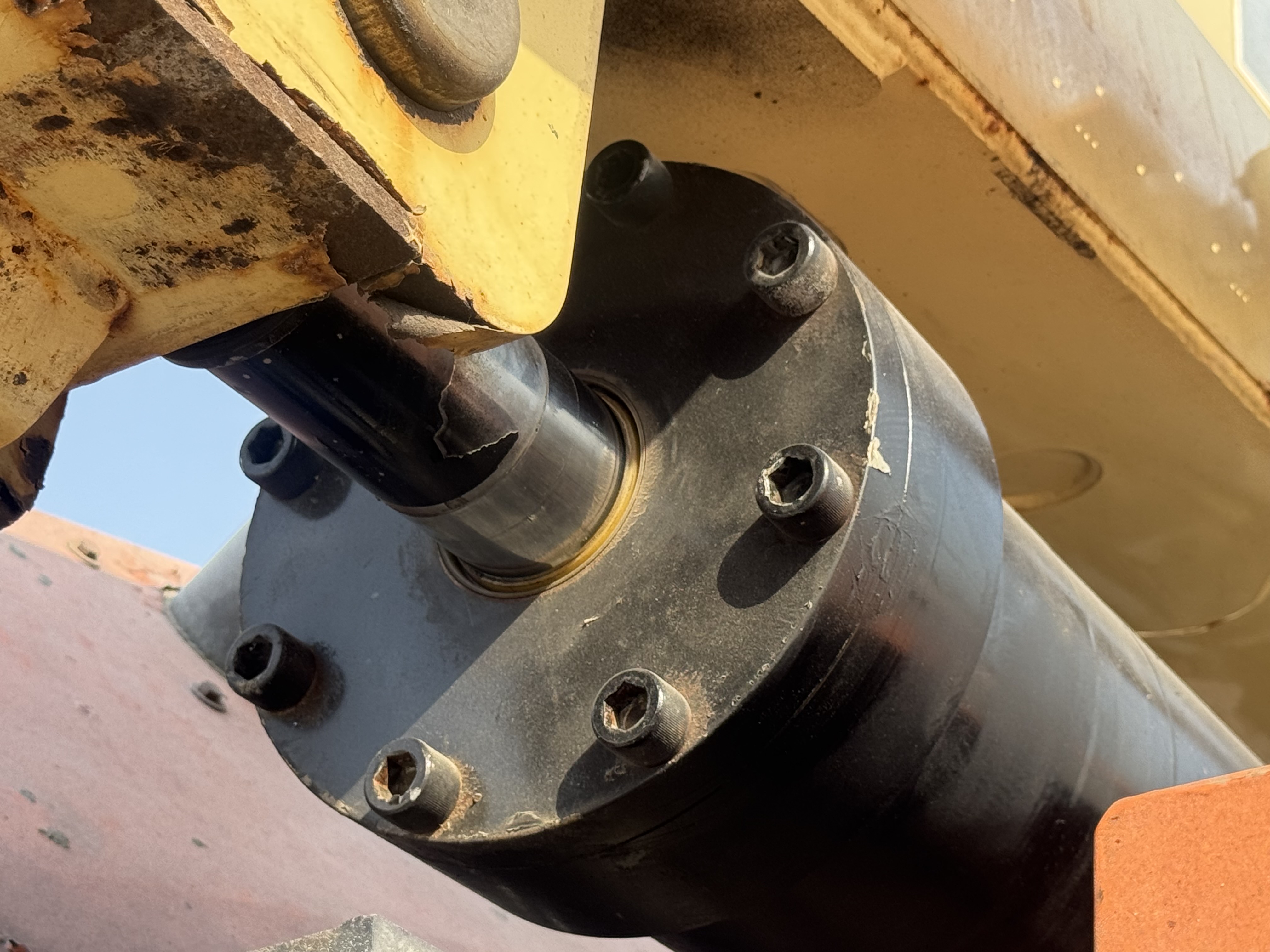 BLA-012-JLG-860SJ-Boom-lifts-inspection-Chassis-Boom-lift-cylinder-1