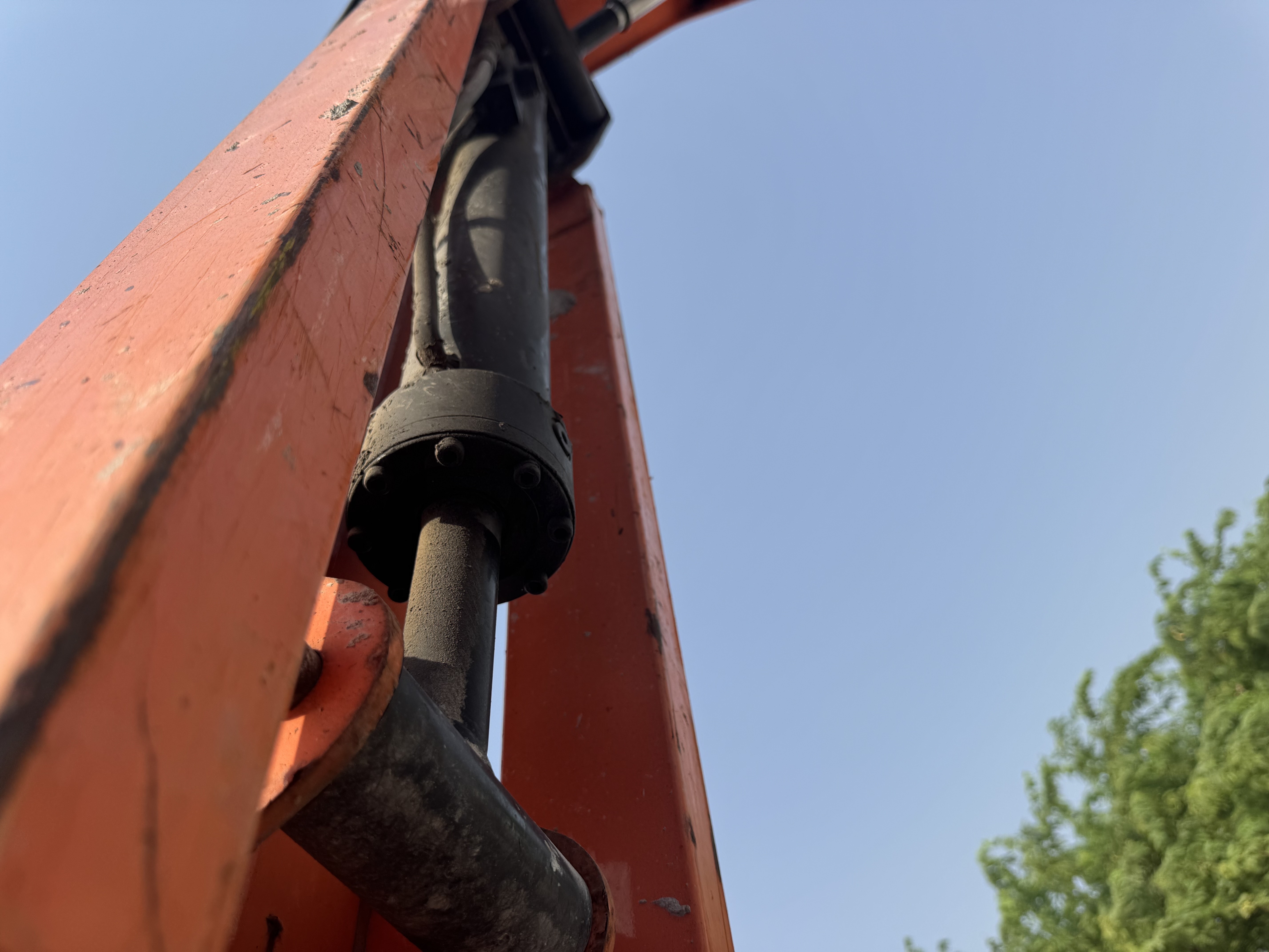 BLA-012-JLG-860SJ-Boom-lifts-inspection-Chassis-Articulated-boom-jib-cylinder-1